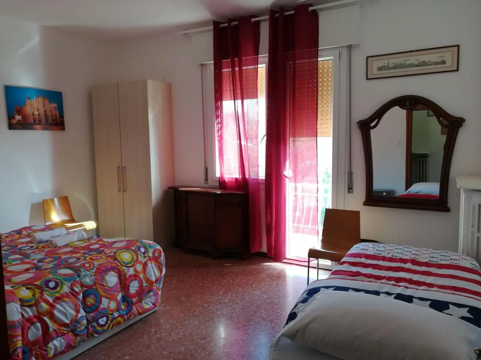 Triple Room with Balcony and Shared Bathroom in Venice Park House Triple Room with Balcony and Shared Bathroom in Venice Park House