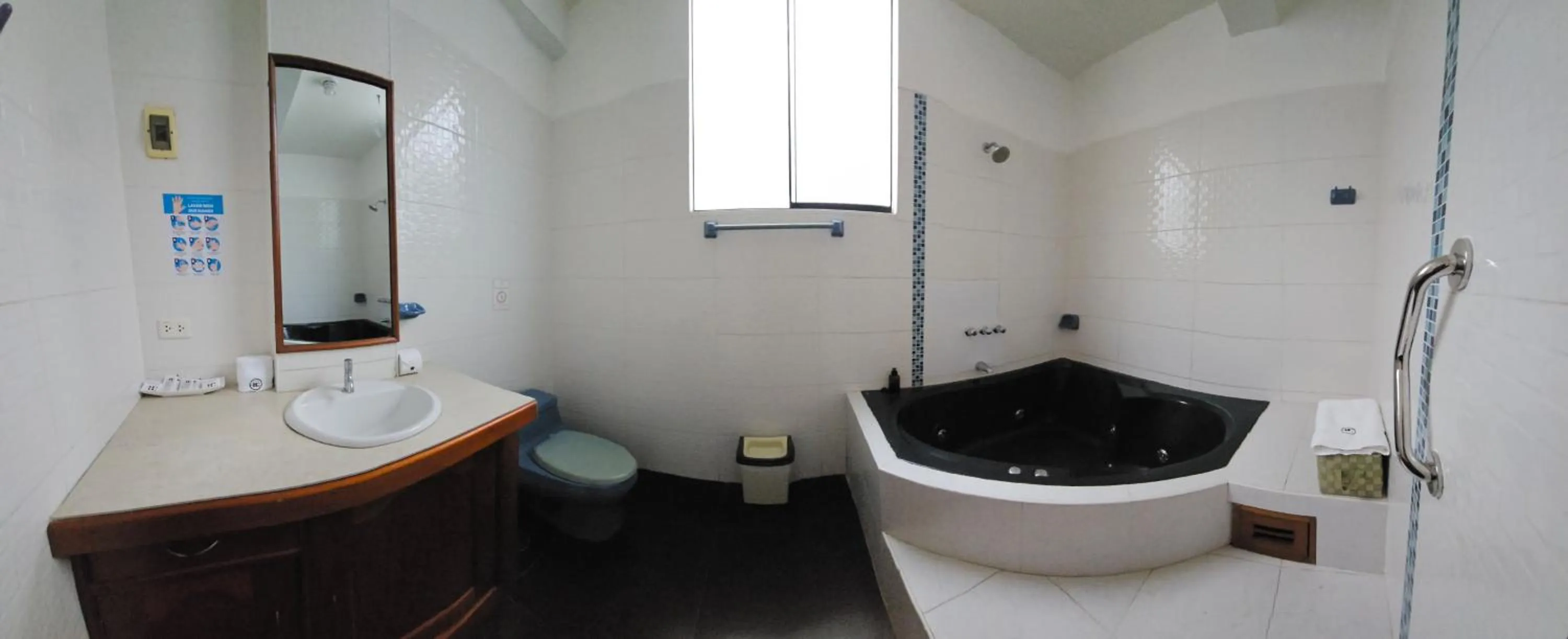 Shower in Hotel Centenario