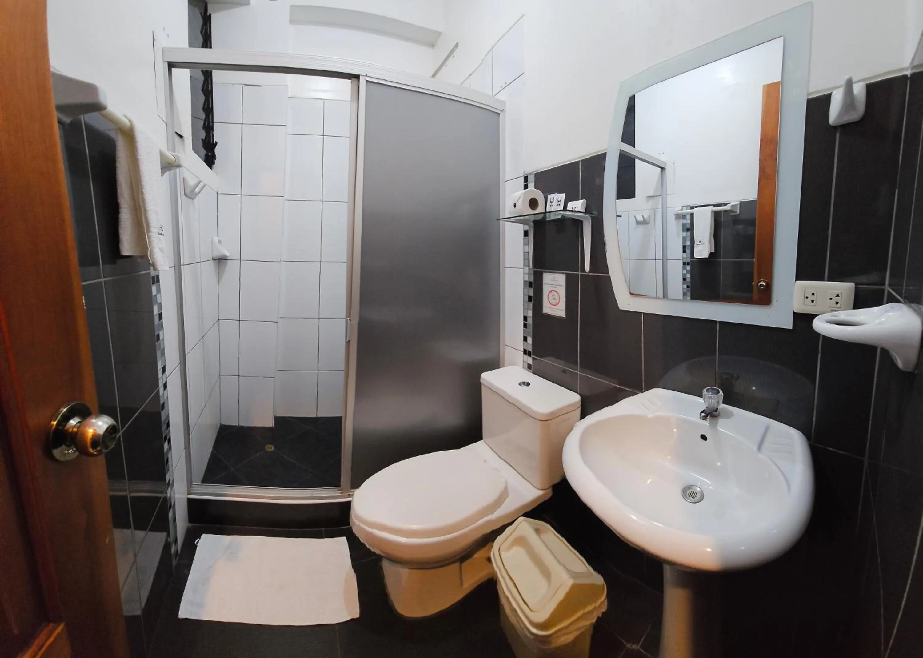 Shower in Hotel Centenario