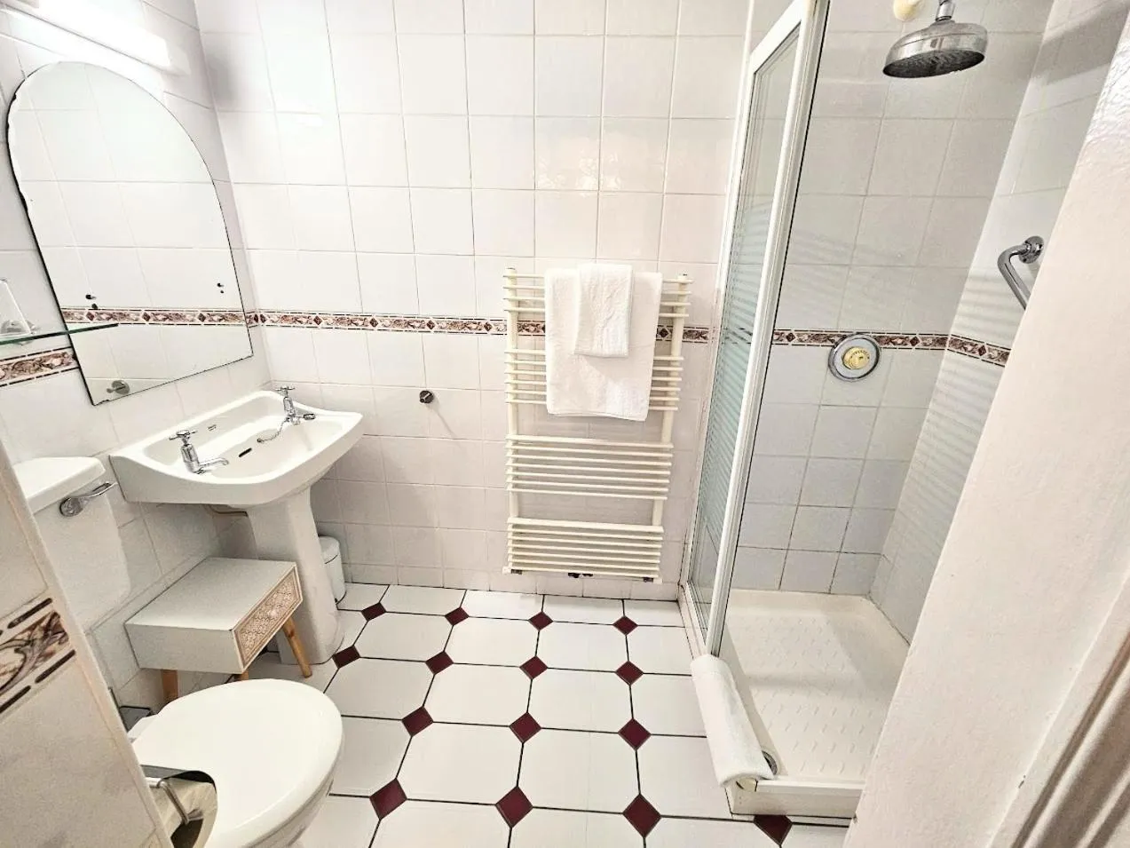 Shower in The Glenbeigh Hotel