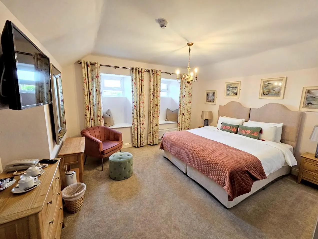 Bedroom, Bed in The Glenbeigh Hotel