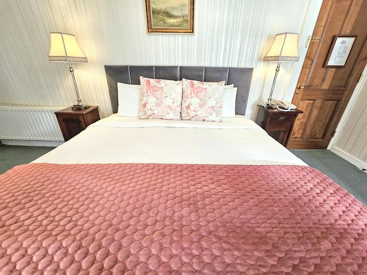 Bedroom, Bed in The Glenbeigh Hotel