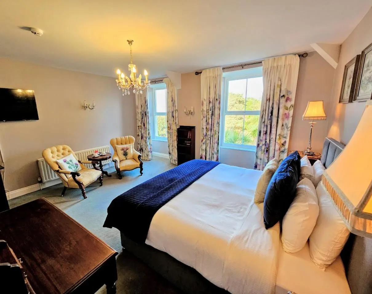 Bedroom, Bed in The Glenbeigh Hotel
