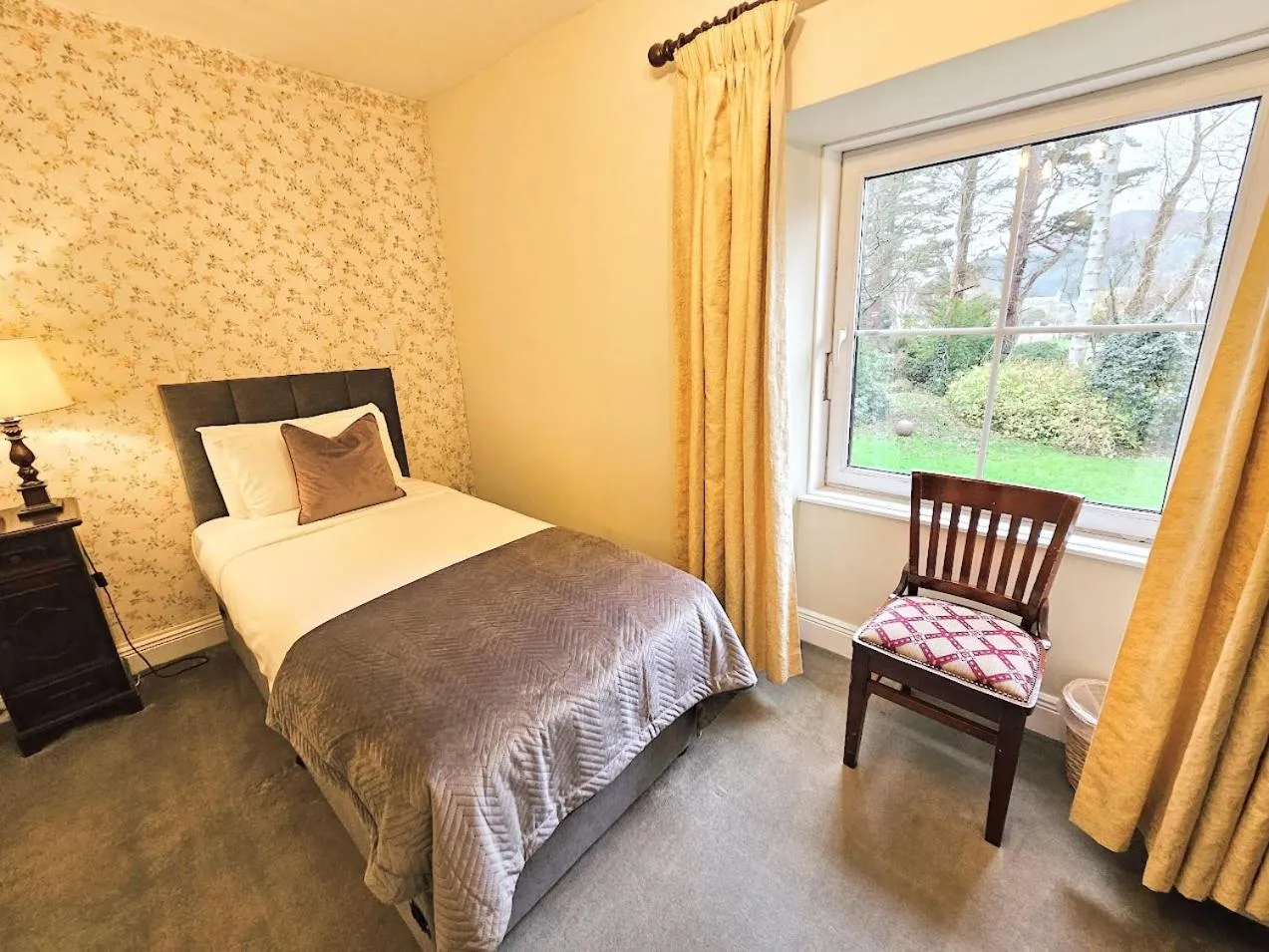 Bedroom, Bed in The Glenbeigh Hotel