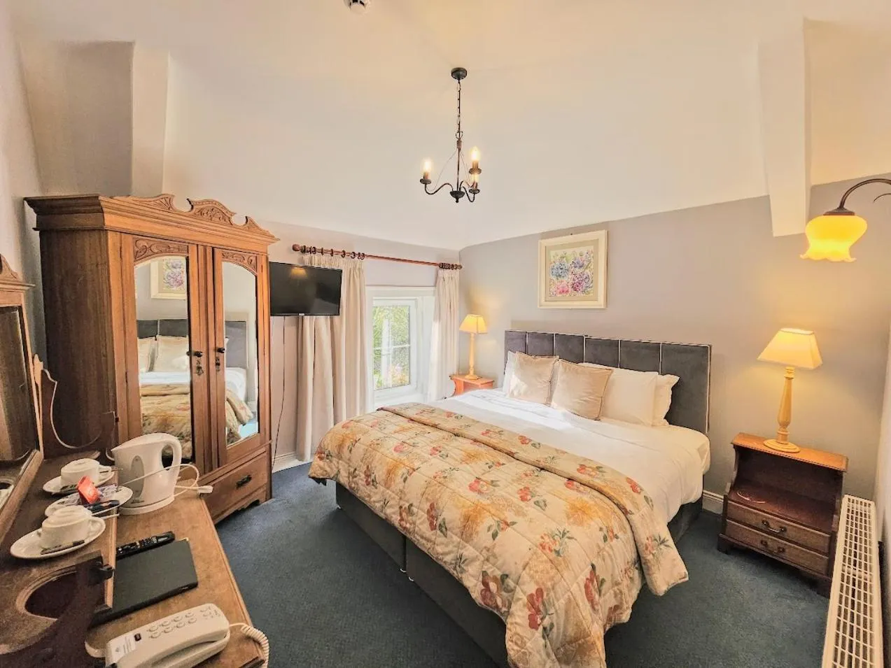 Photo of the whole room, Bed in The Glenbeigh Hotel