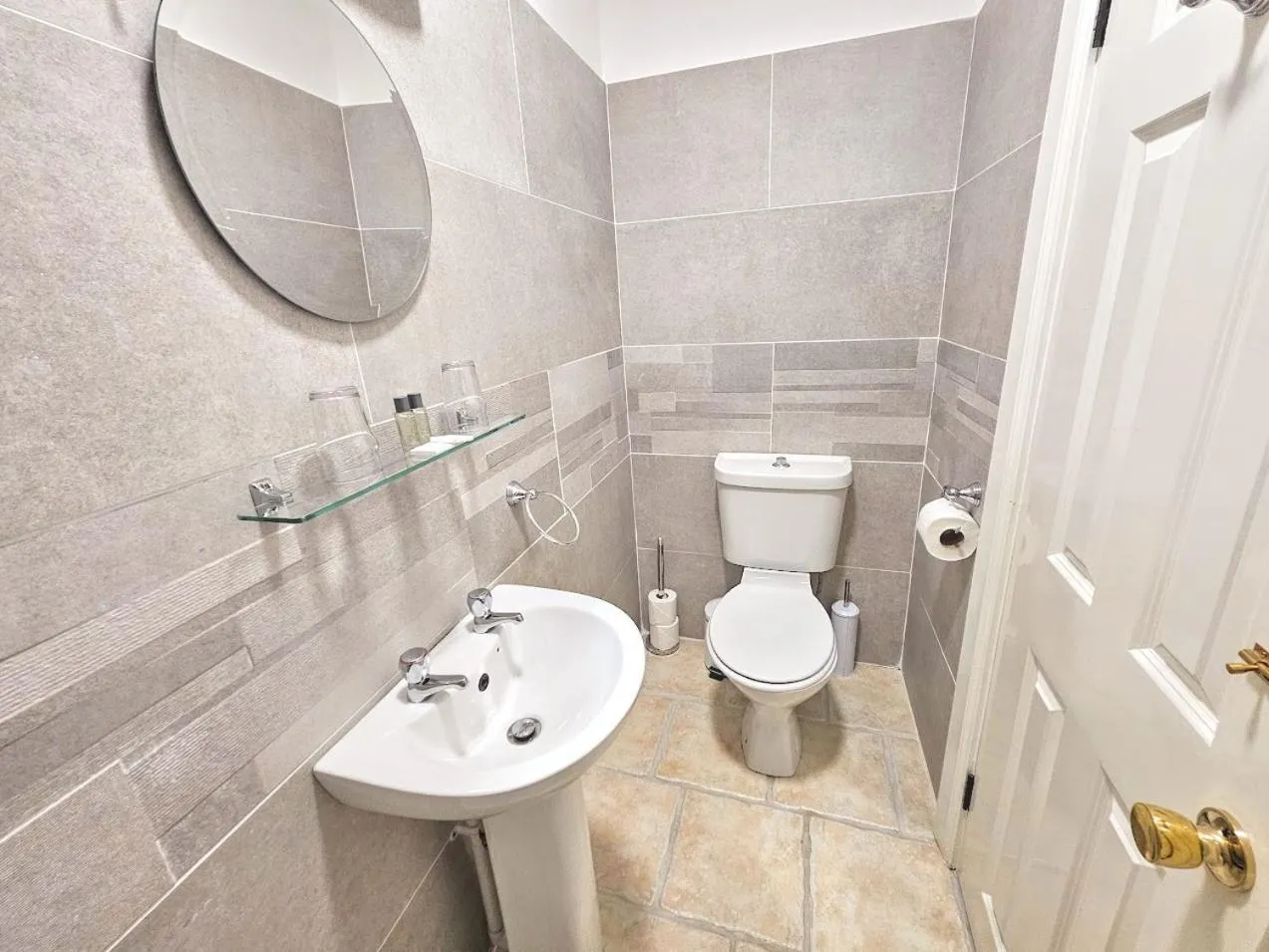 Bathroom in The Glenbeigh Hotel