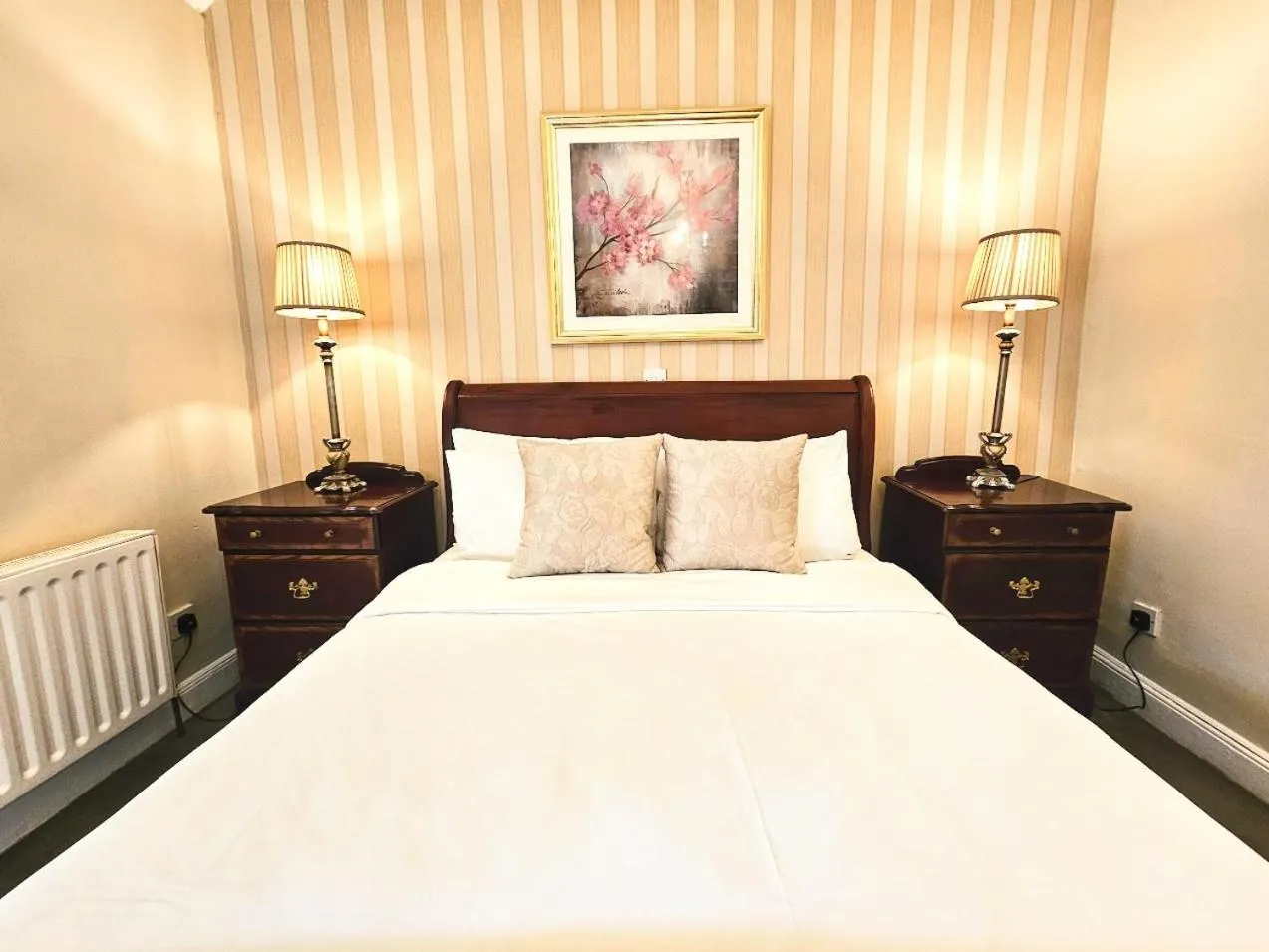 Bedroom, Bed in The Glenbeigh Hotel