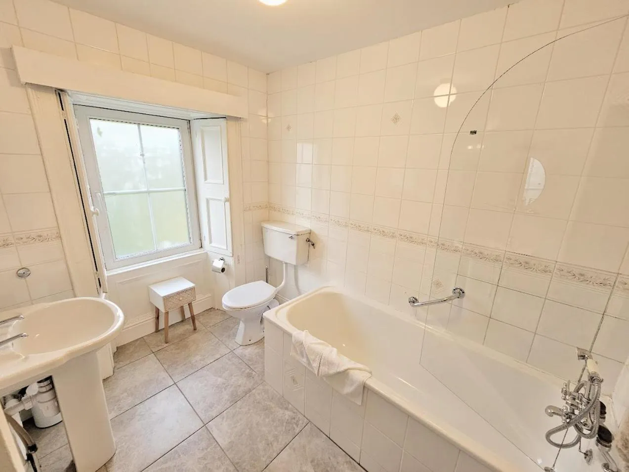 Bathroom in The Glenbeigh Hotel