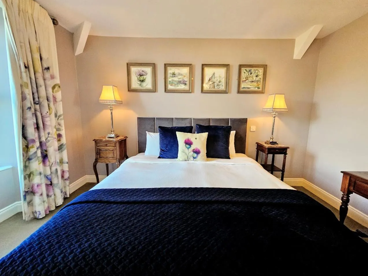 Bedroom, Bed in The Glenbeigh Hotel