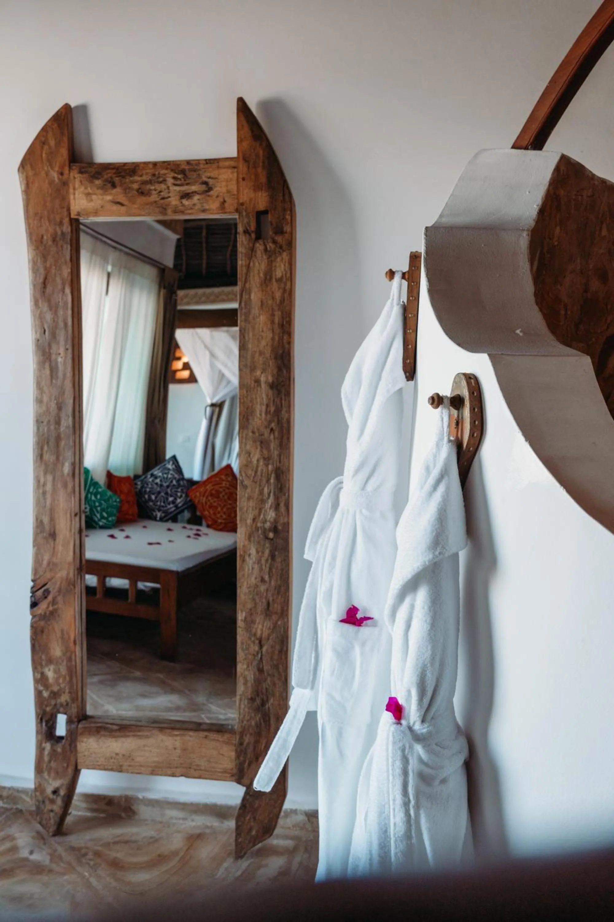 Shower, Bed in The Island - Pongwe Lodge