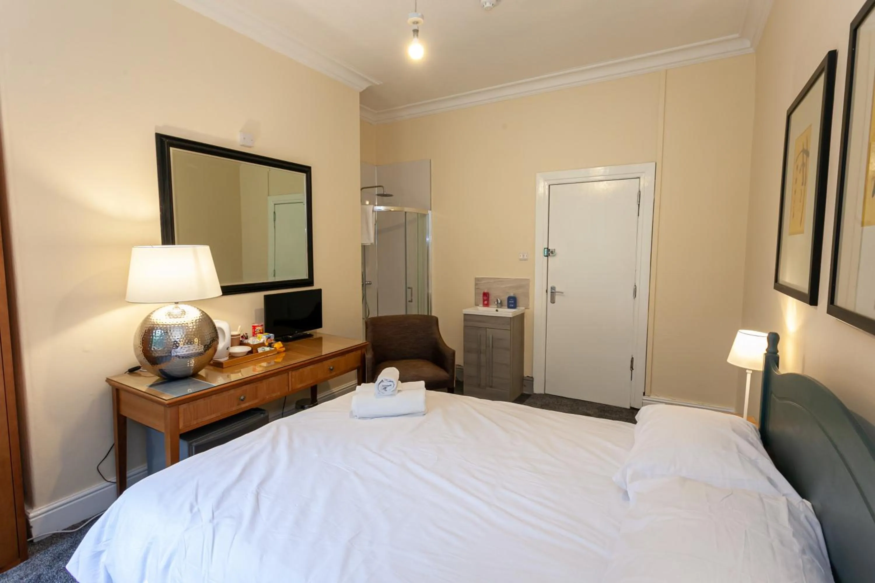 Photo of the whole room, Bed in Townhouse No 12