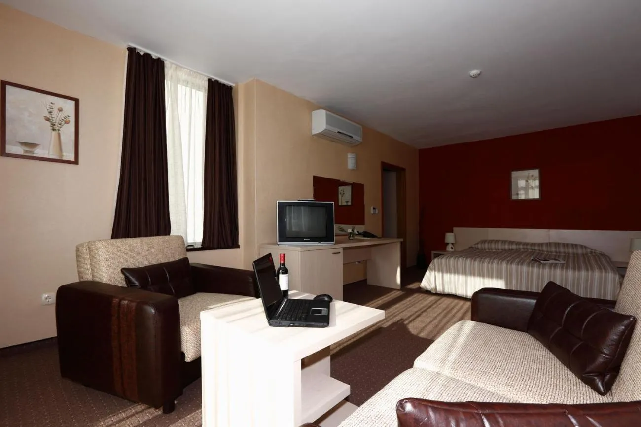 TV and multimedia, Bed in Evridika Hotel