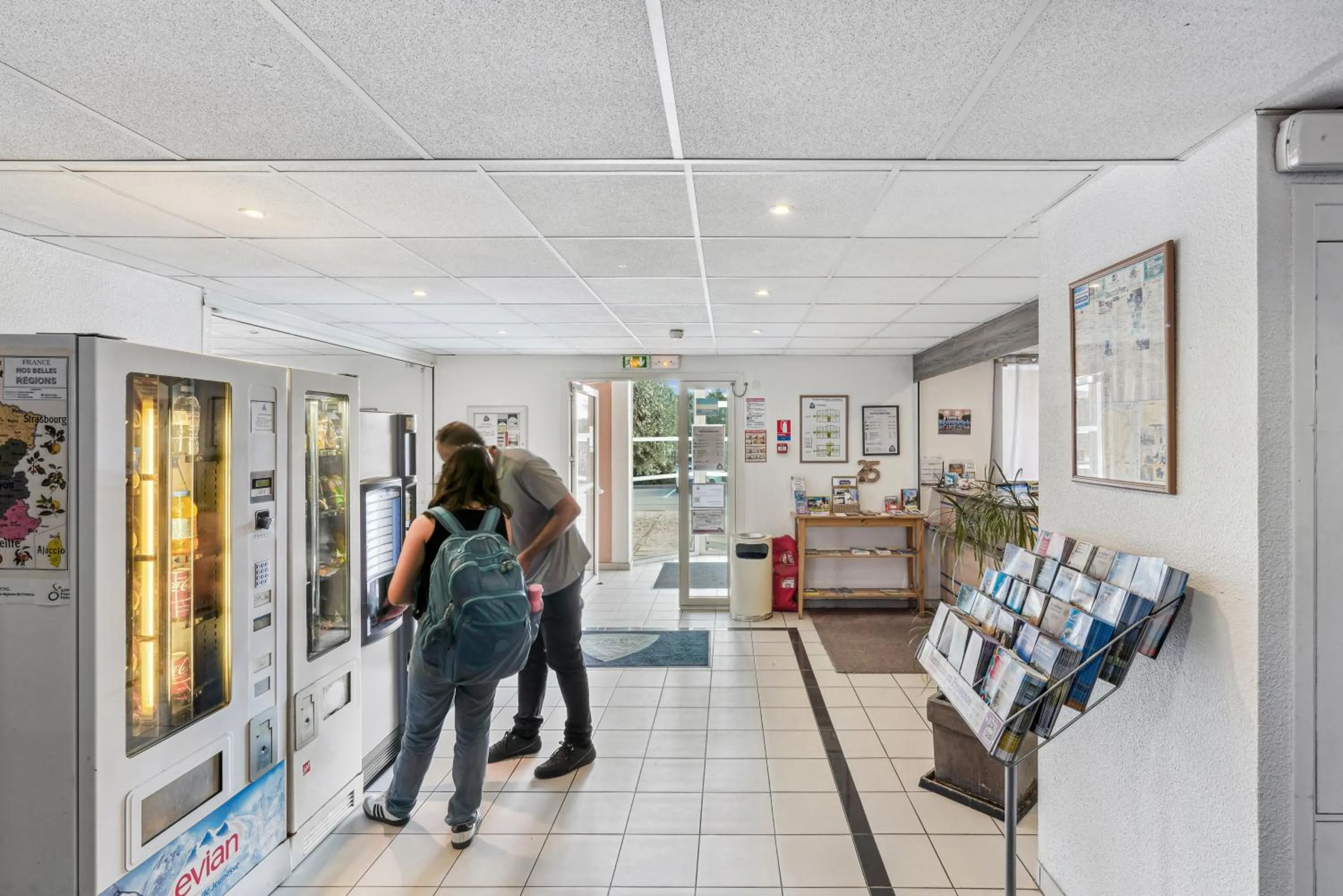 Lobby or reception in Hôtel AKENA Chateaurenard - Parc des Expositions Avignon