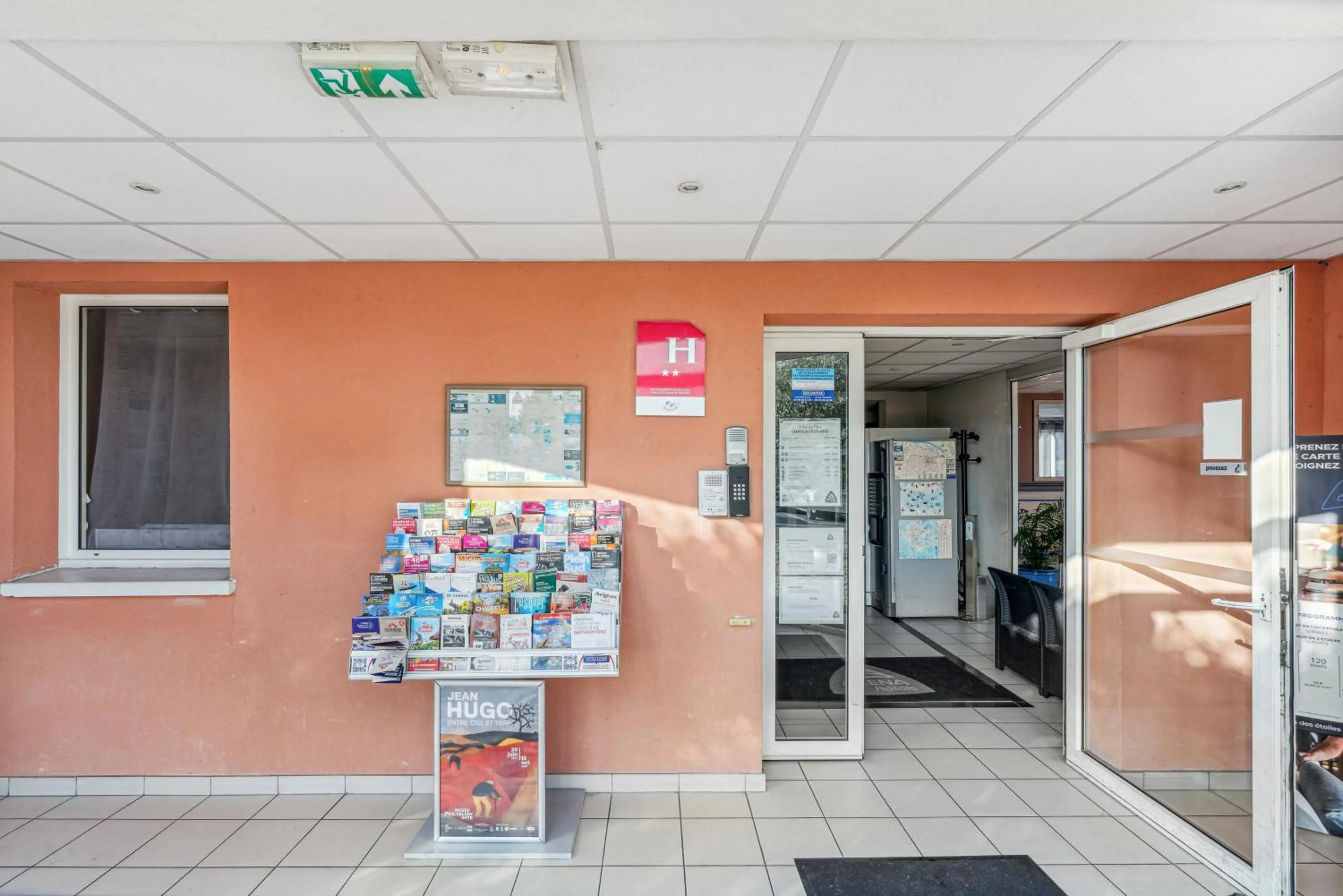 Property building in Hôtel AKENA Chateaurenard - Parc des Expositions Avignon