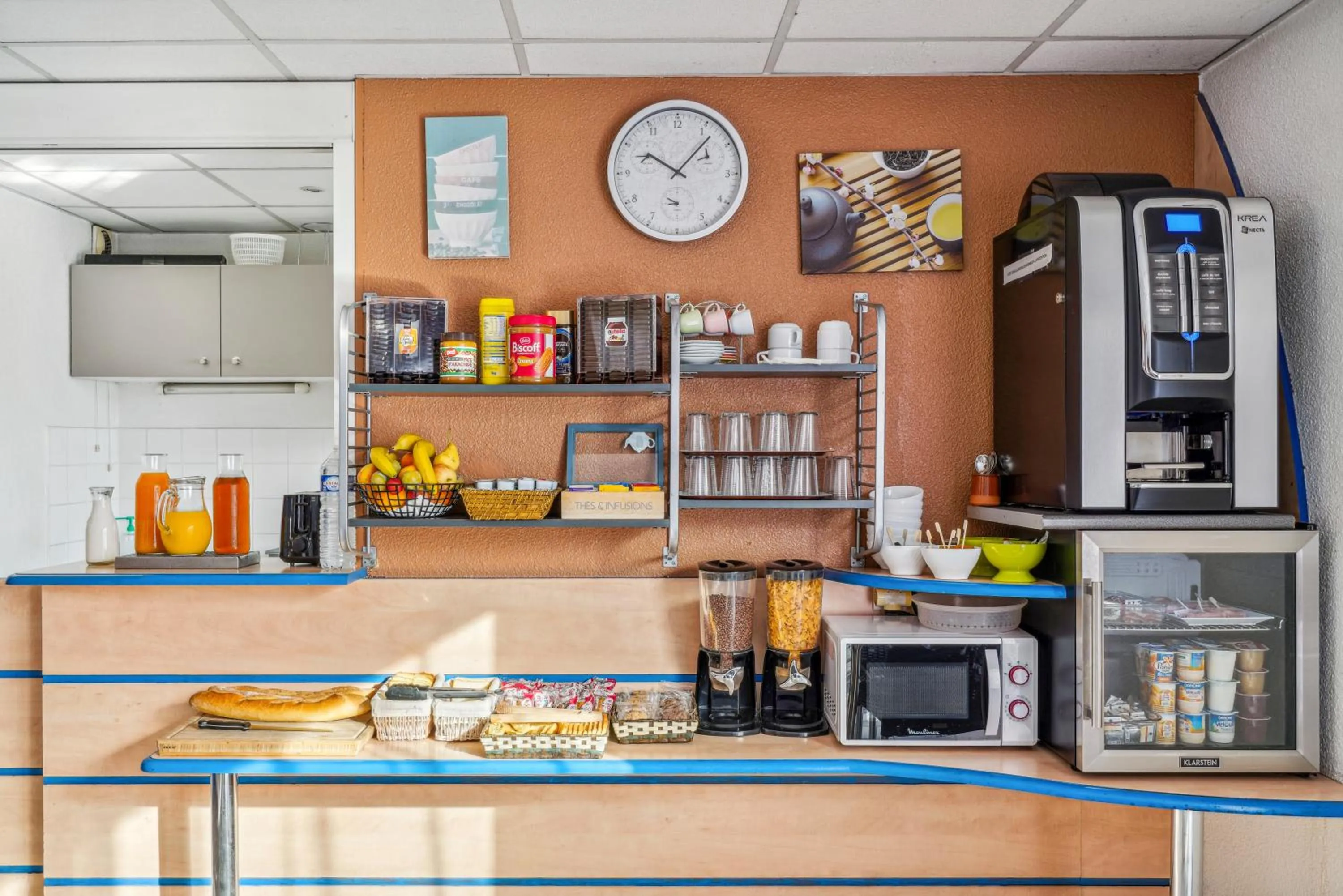 Breakfast in Hôtel AKENA Chateaurenard - Parc des Expositions Avignon