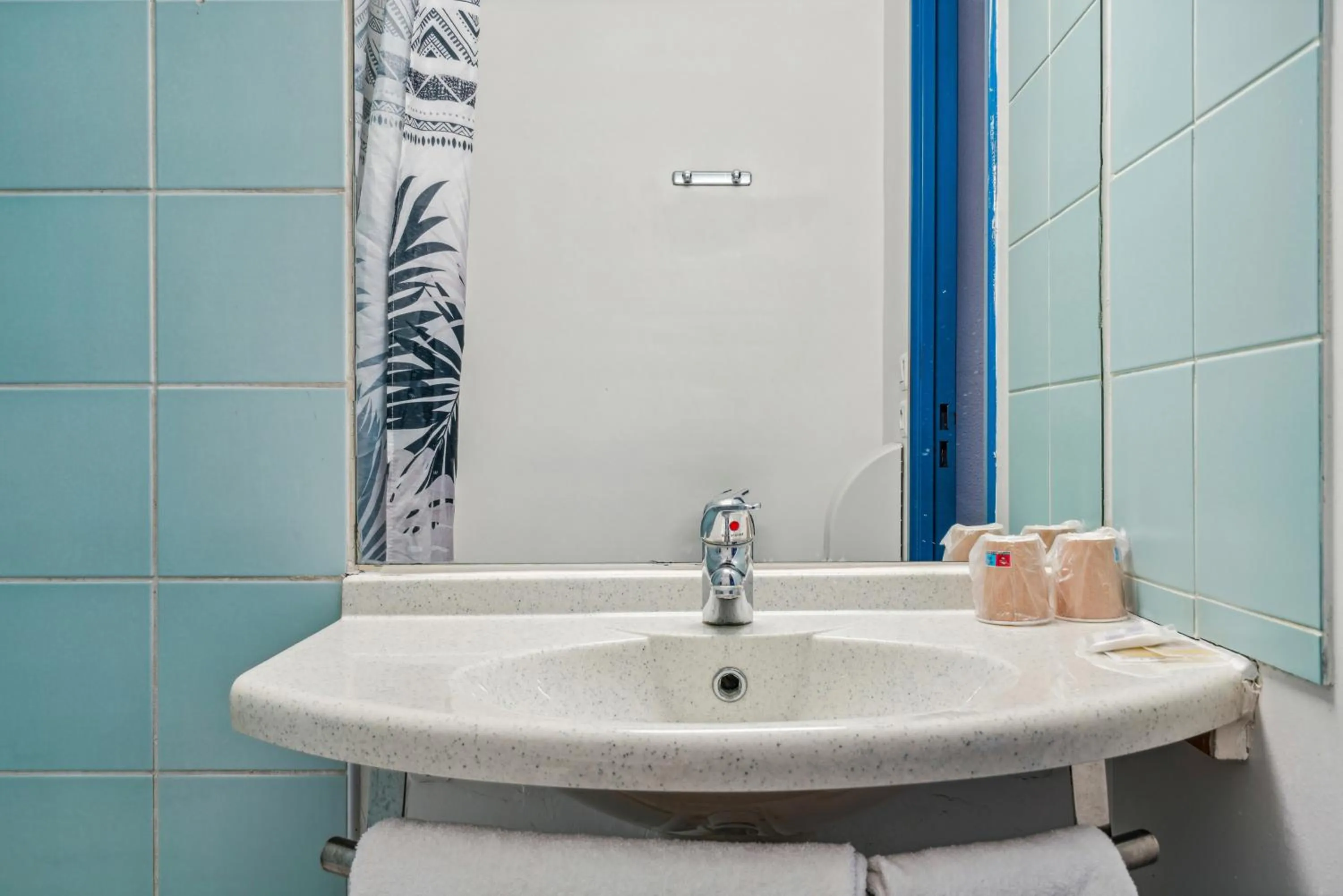 Bathroom in Hôtel AKENA Chateaurenard - Parc des Expositions Avignon