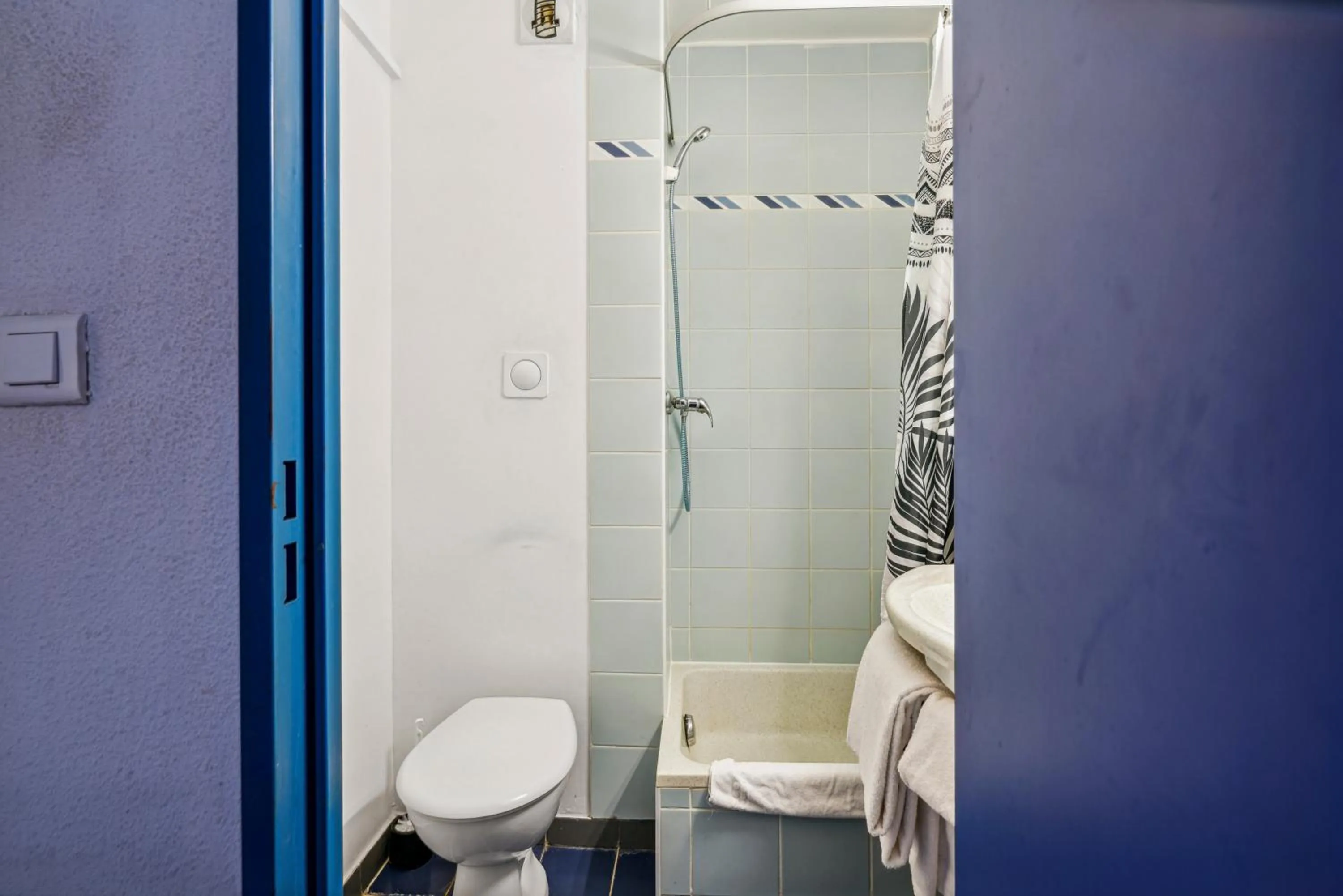 Bathroom in Hôtel AKENA Chateaurenard - Parc des Expositions Avignon