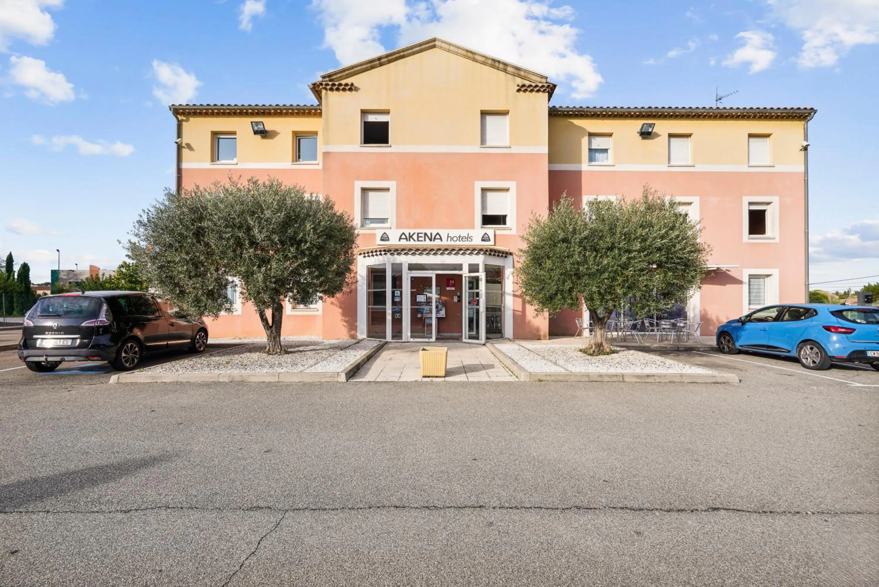 Property building in Hôtel AKENA Chateaurenard - Parc des Expositions Avignon