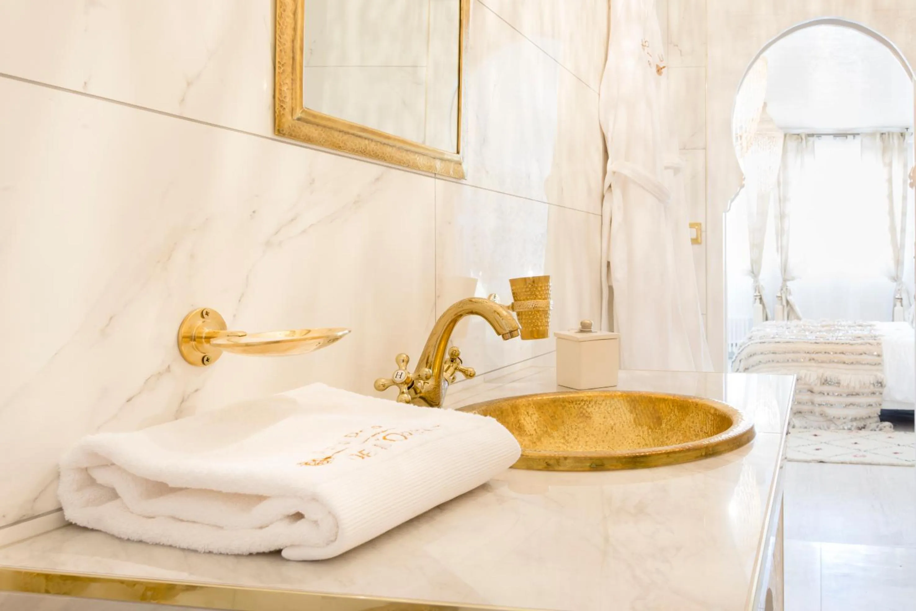 Bathroom in Riad SPA "Les Portes de l'Orient" TOURS