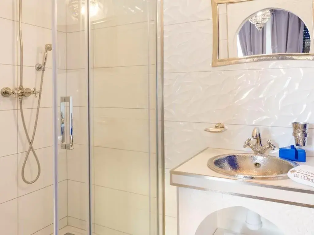 Superior Double Room - single occupancy in Riad SPA "Les Portes de l'Orient" TOURS Superior Double Room - single occupancy in Riad SPA "Les Portes de l'Orient" TOURS