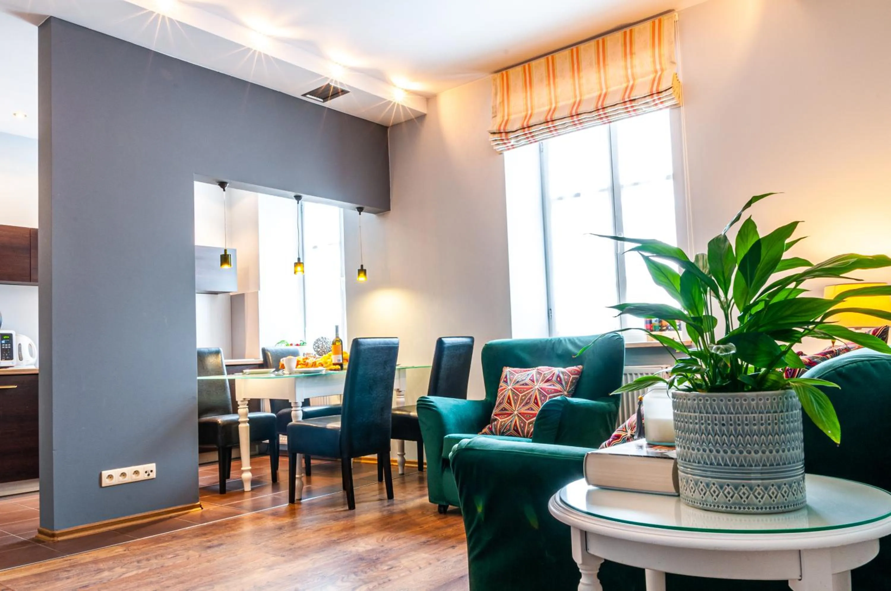 Living room in Home & Travel Apartments - AC - Parking - City Centre - Manufaktura - OFF Piotrkowska - EC1 - ATLAS Arena - Orientarium - Monopolis