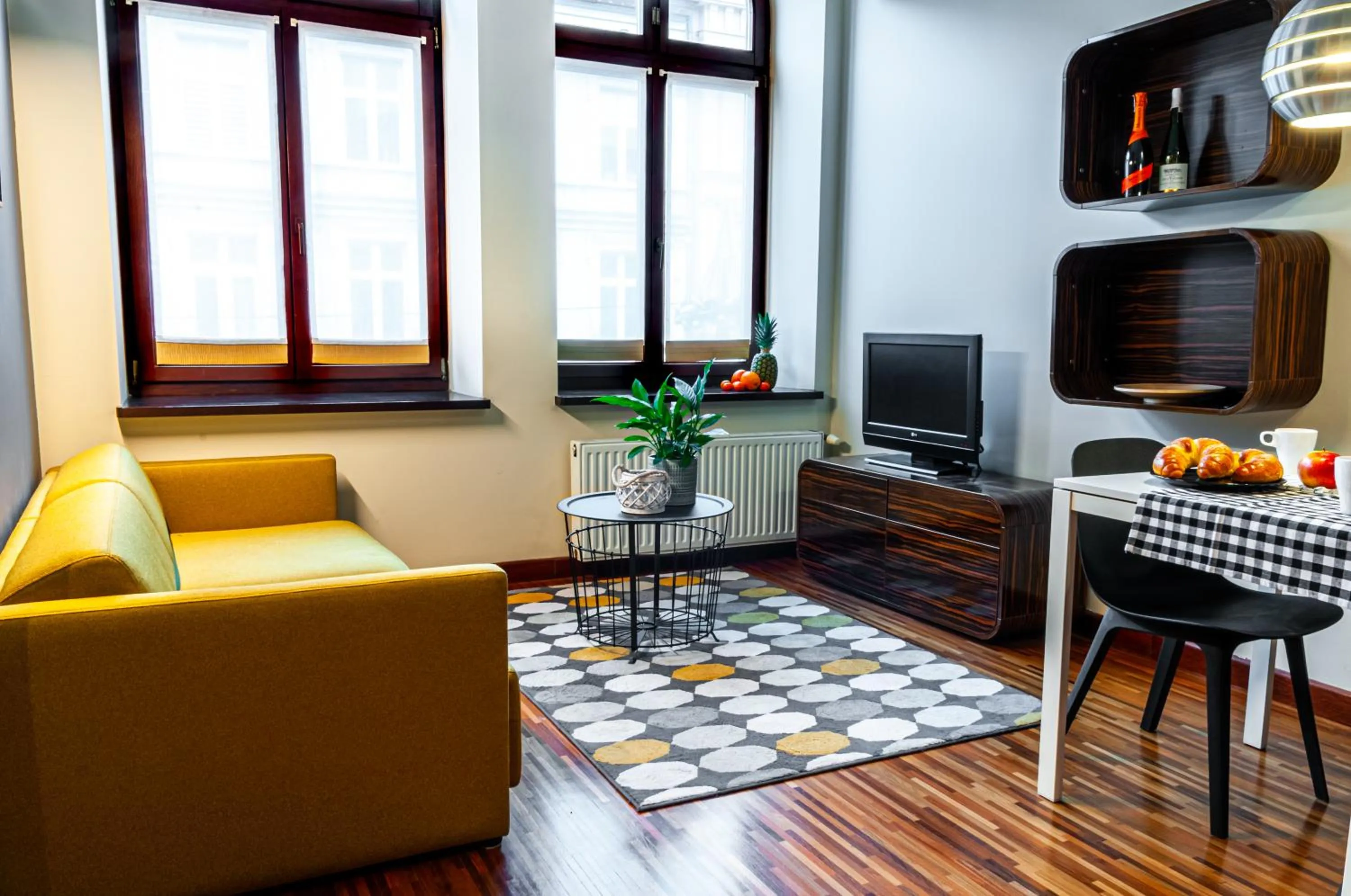 Seating area in Home & Travel Apartments - AC - Parking - City Centre - Manufaktura - OFF Piotrkowska - EC1 - ATLAS Arena - Orientarium - Monopolis