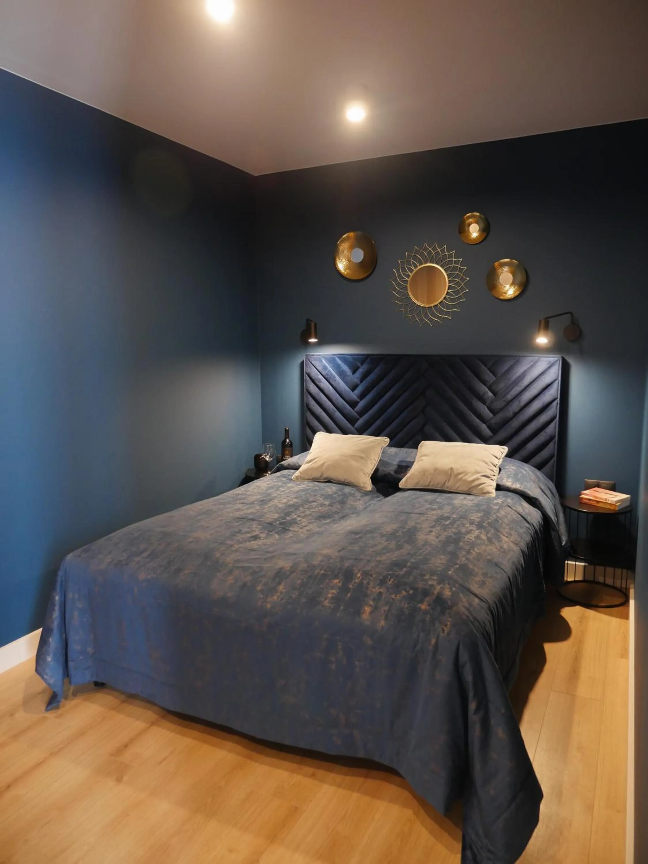 Bed in Home & Travel Apartments - AC - Parking - City Centre - Manufaktura - OFF Piotrkowska - EC1 - ATLAS Arena - Orientarium - Monopolis