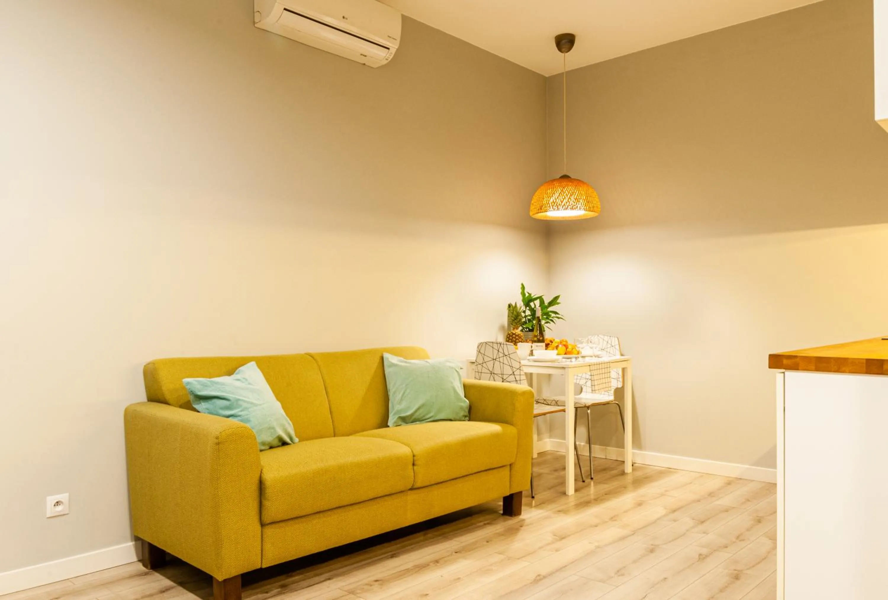 Seating area in Home & Travel Apartments - AC - Parking - City Centre - Manufaktura - OFF Piotrkowska - EC1 - ATLAS Arena - Orientarium - Monopolis