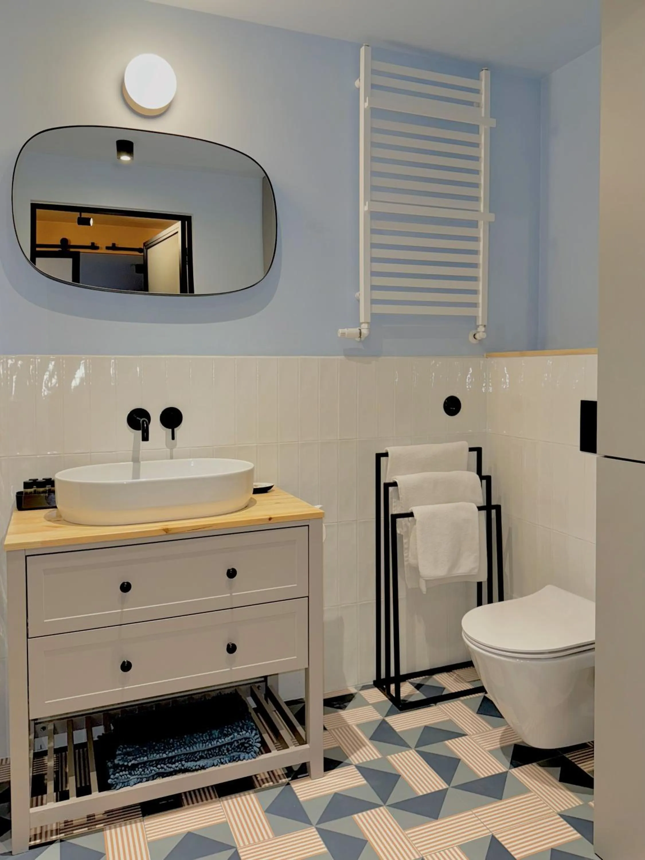 Toilet in Home & Travel Apartments - AC - Parking - City Centre - Manufaktura - OFF Piotrkowska - EC1 - ATLAS Arena - Orientarium - Monopolis