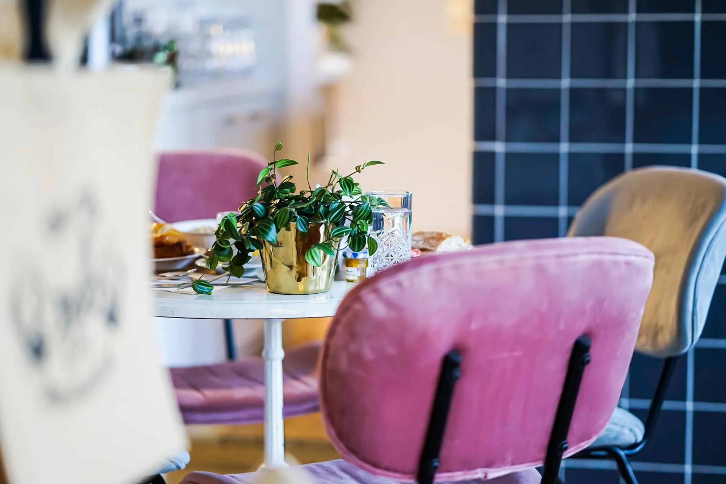 Lounge or bar in Hôtel Le Collonges TV connecté wifi Netflix