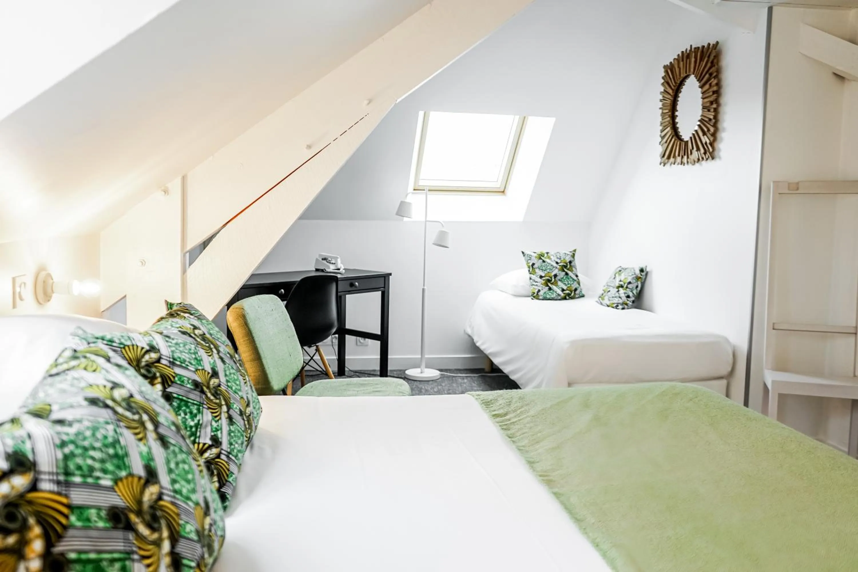 Photo of the whole room, Bed in Hôtel Le Collonges TV connecté wifi Netflix