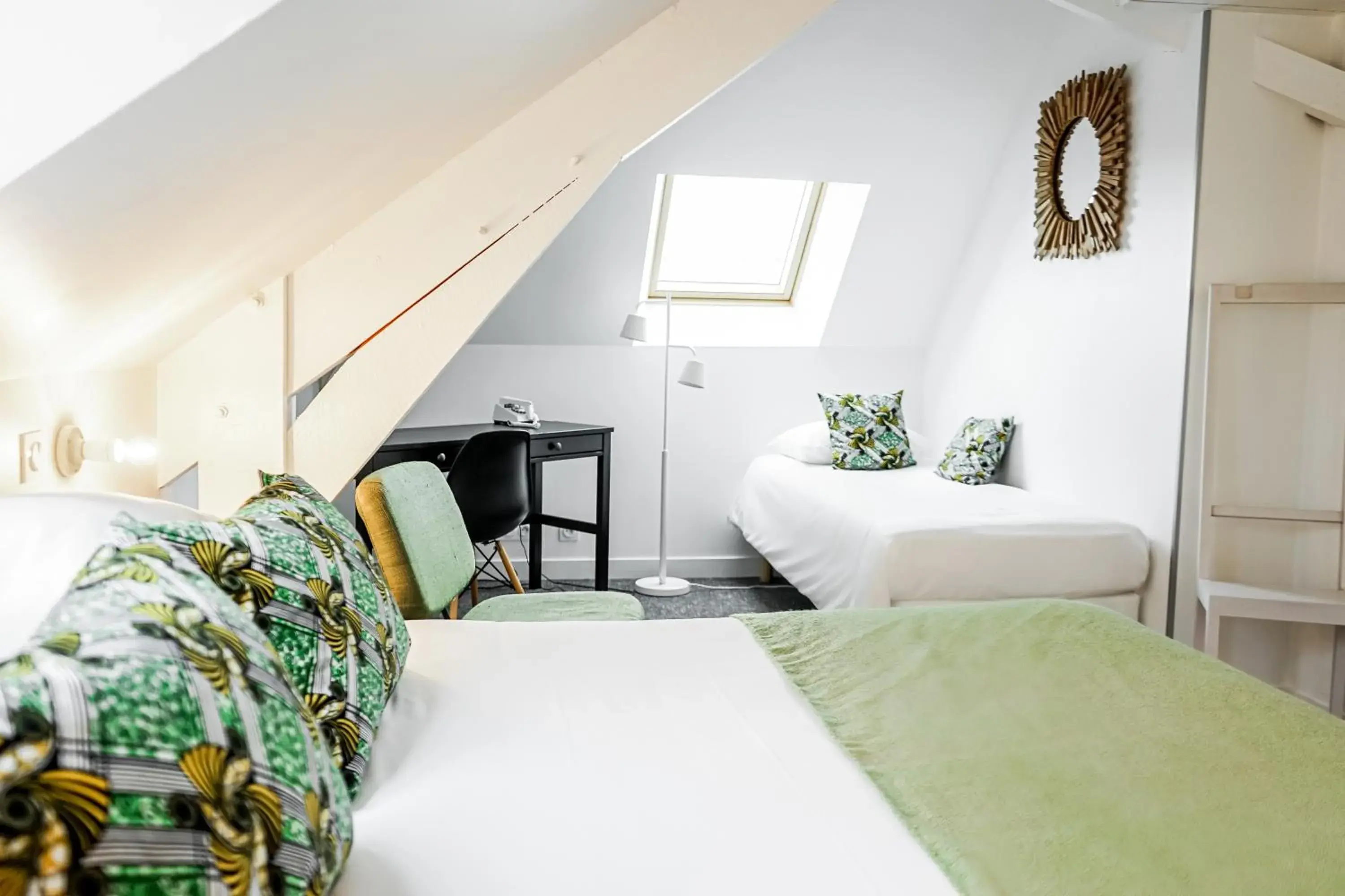 Superior Double Room in Hôtel Le Collonges TV connecté wifi Netflix Superior Double Room in Hôtel Le Collonges TV connecté wifi Netflix