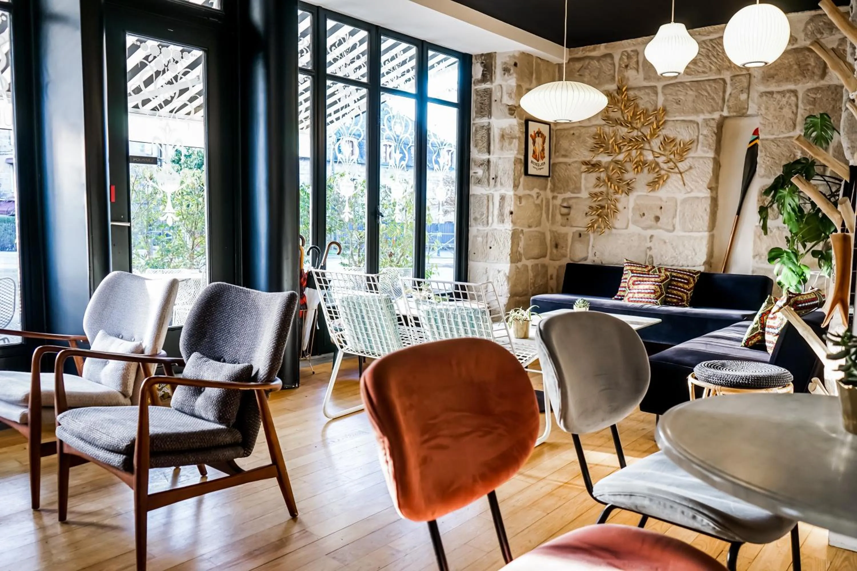 Lounge or bar in Hôtel Le Collonges TV connecté wifi Netflix