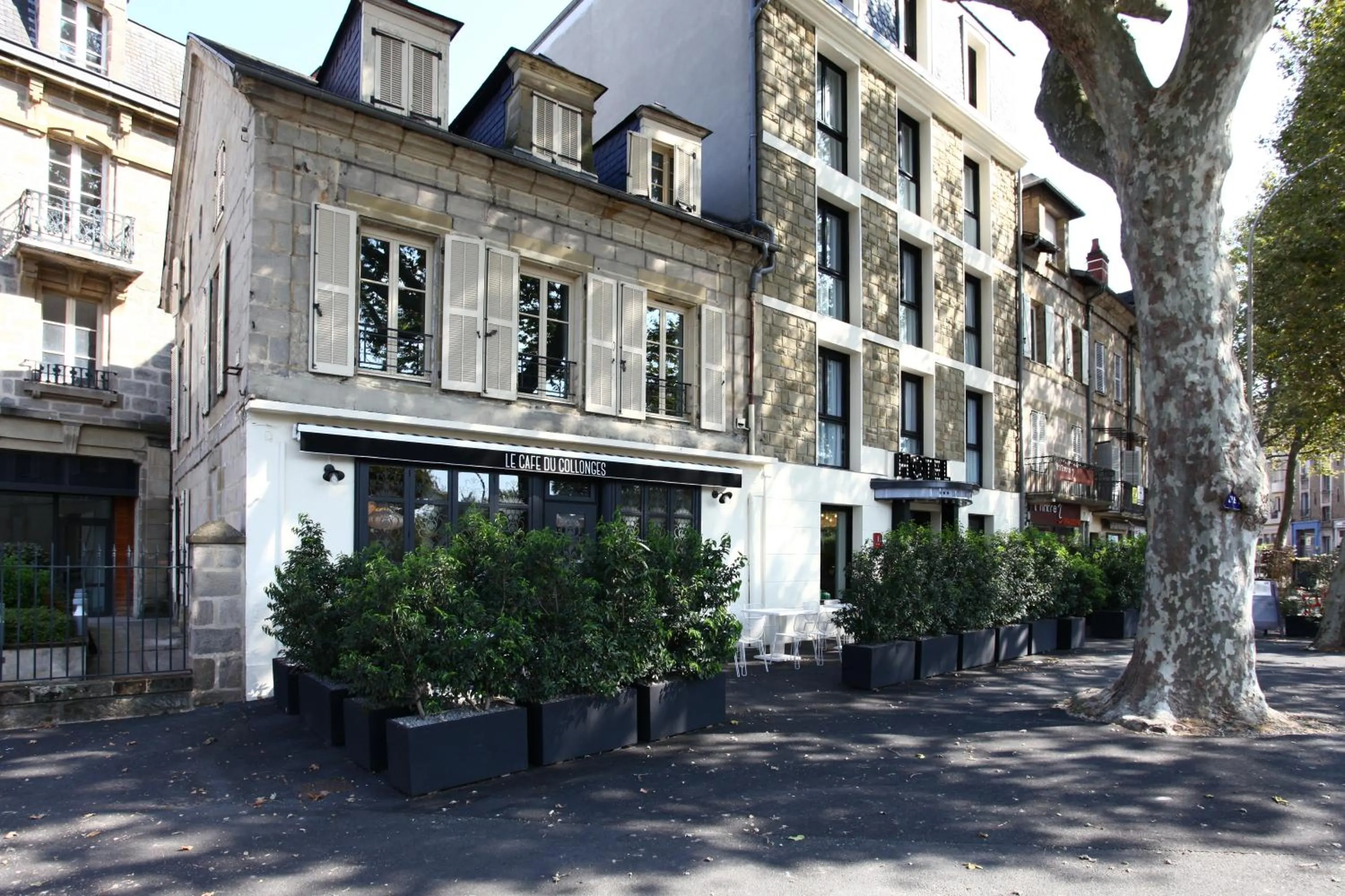 Facade/entrance in Hôtel Le Collonges TV connecté wifi Netflix