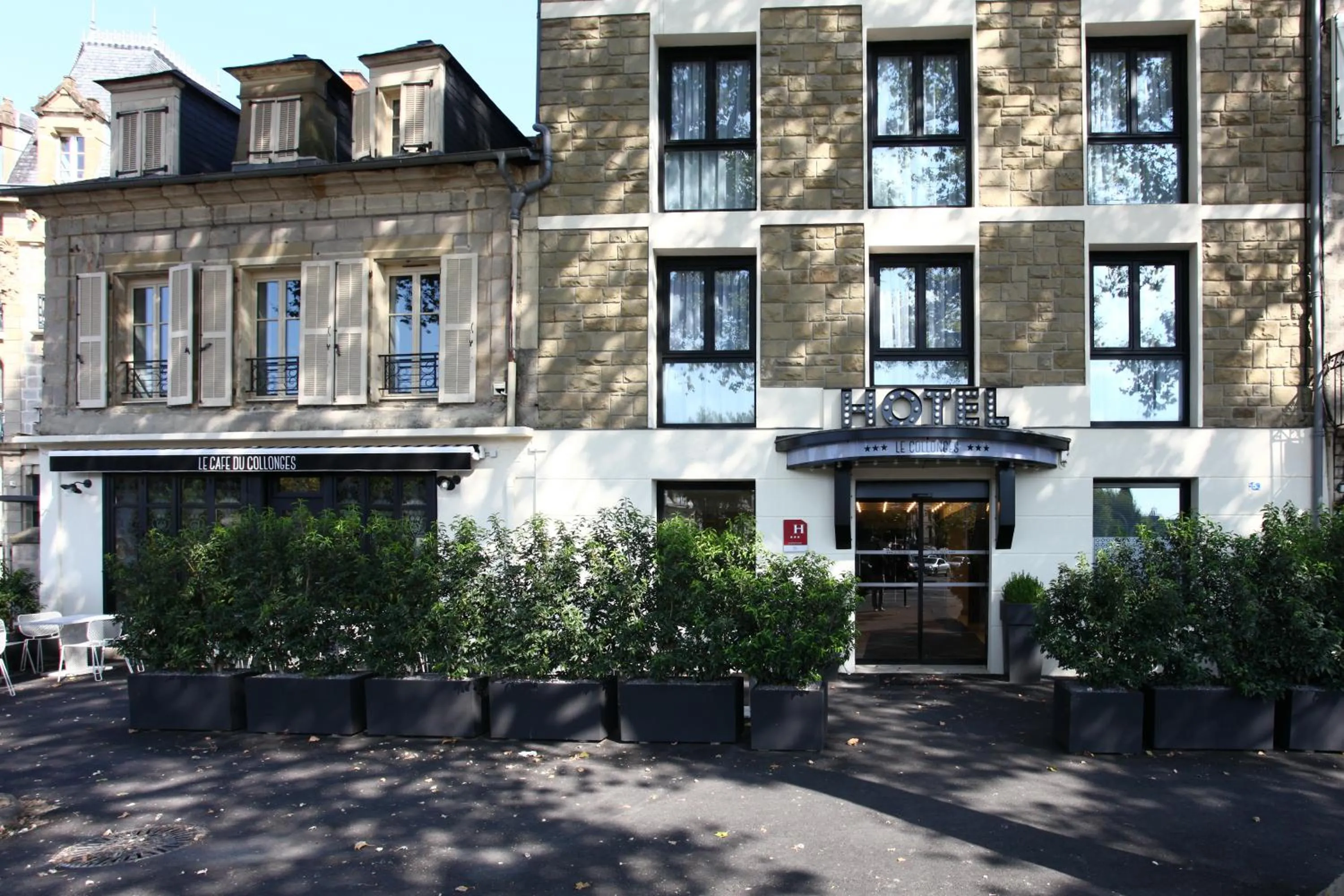 Neighbourhood in Hôtel Le Collonges TV connecté wifi Netflix