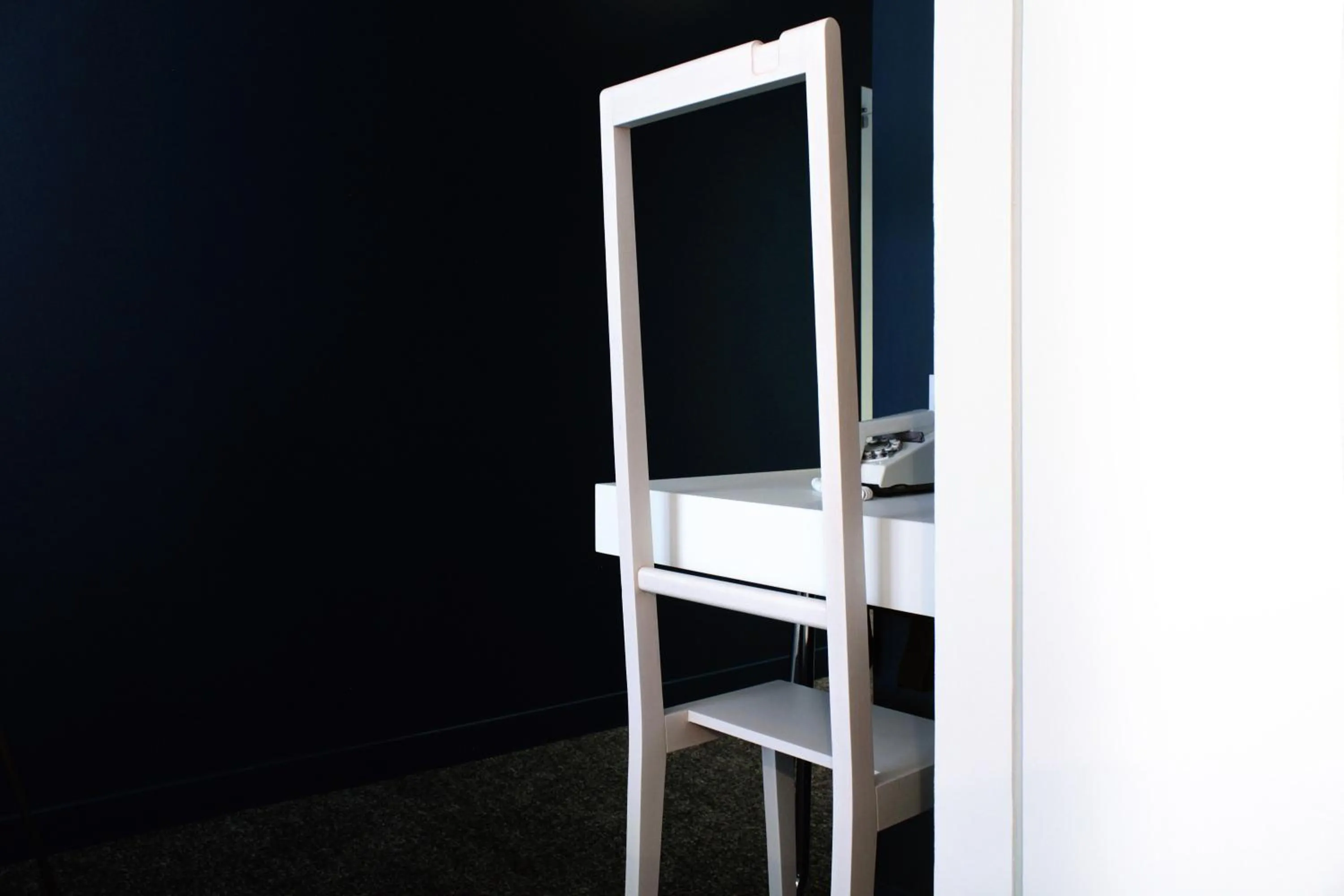 Decorative detail in Hôtel Le Collonges TV connecté wifi Netflix