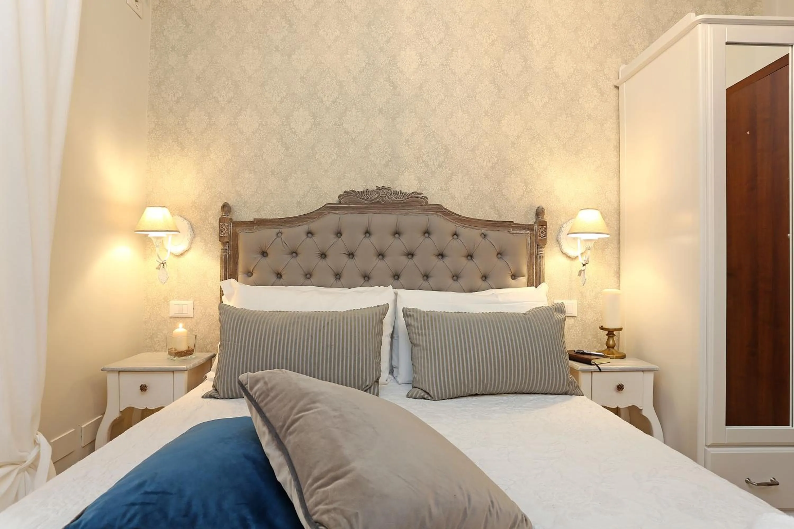 Other, Bed in Liberty Vatican Suites - Liberty Collection