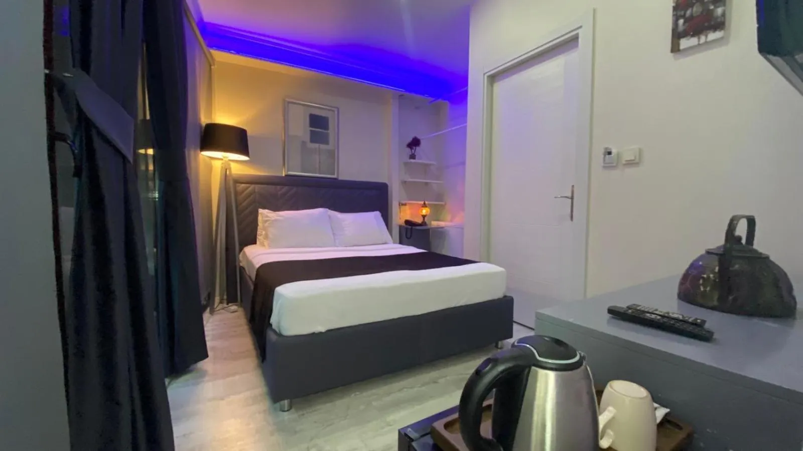 Bedroom, Bed in Chez Bore