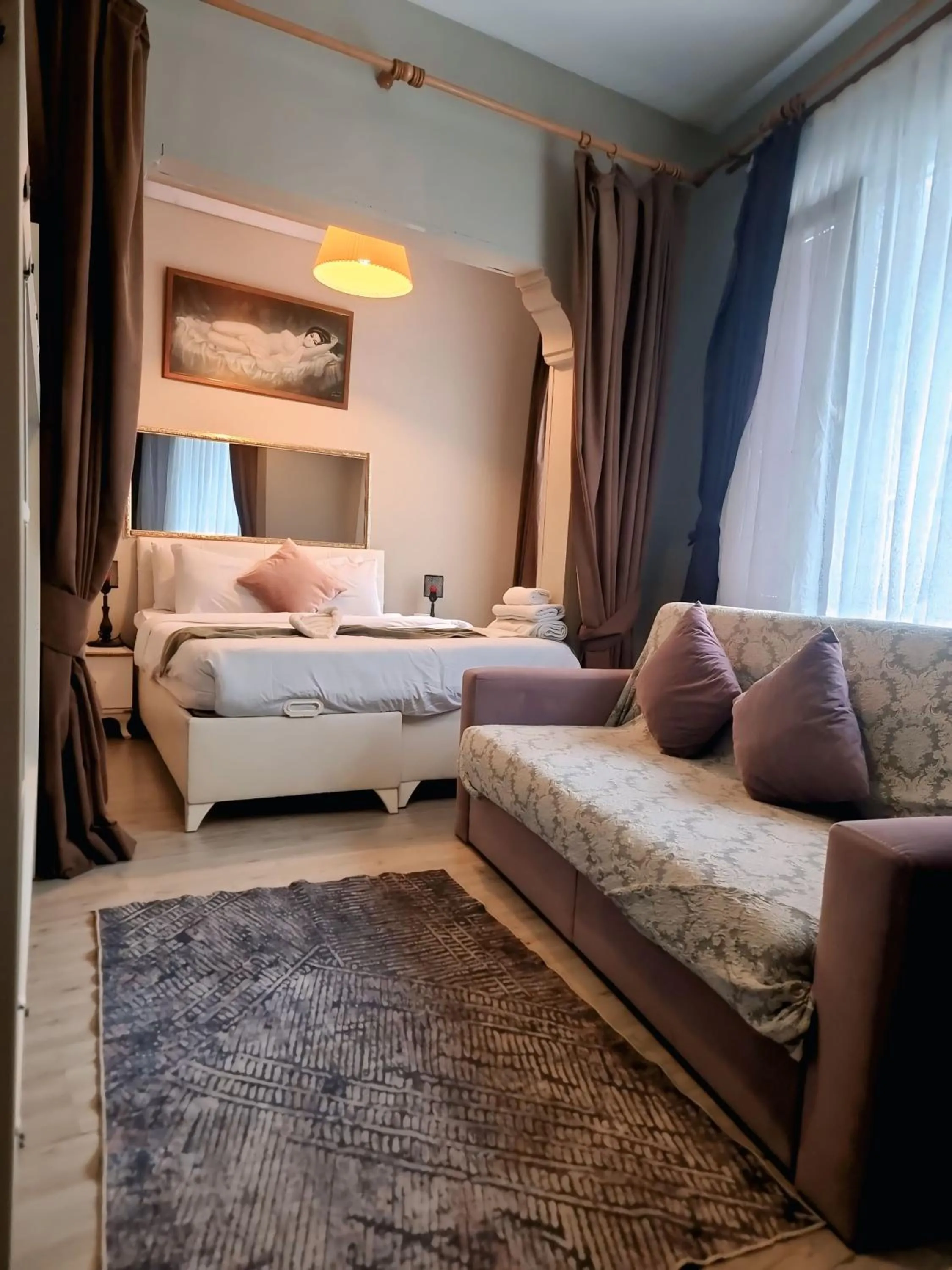 Photo of the whole room, Bed in Chez Bore