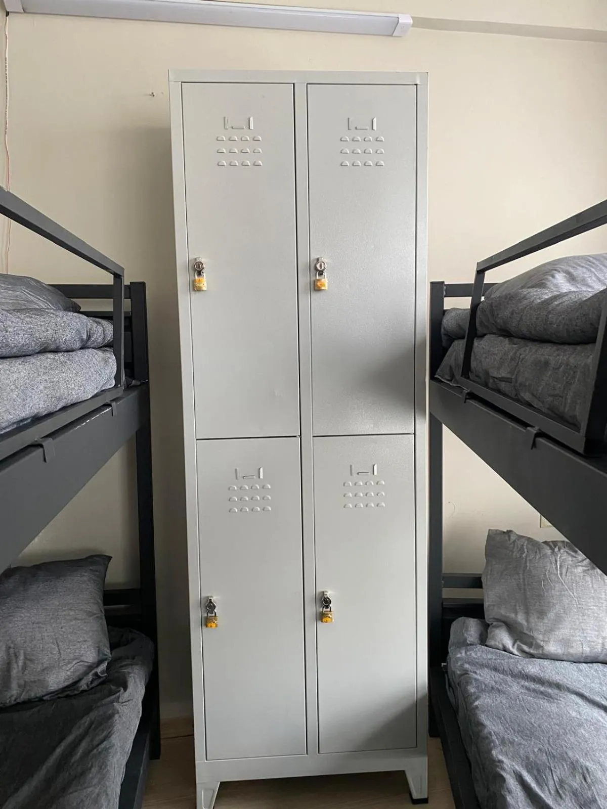 wardrobe, Bed in Chez Bore