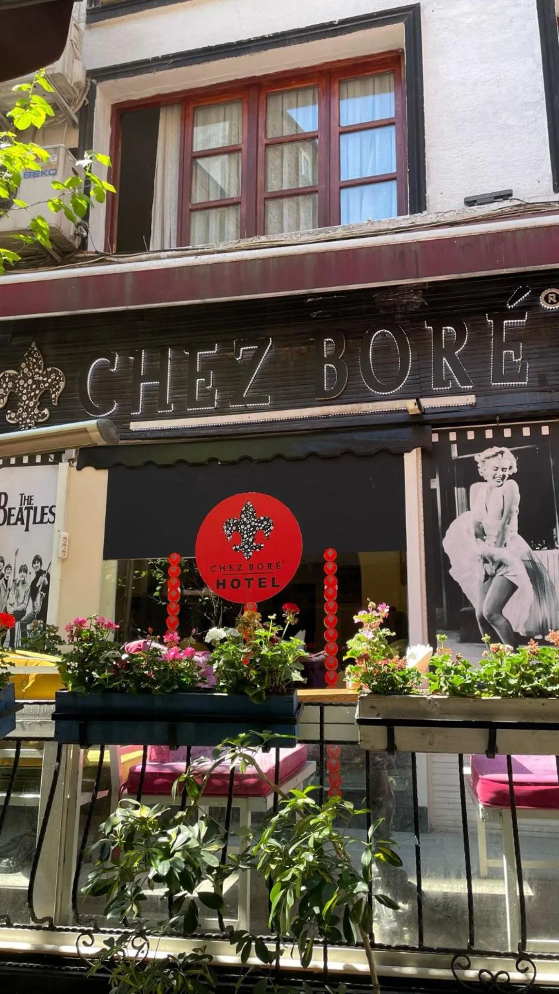 Property building in Chez Bore