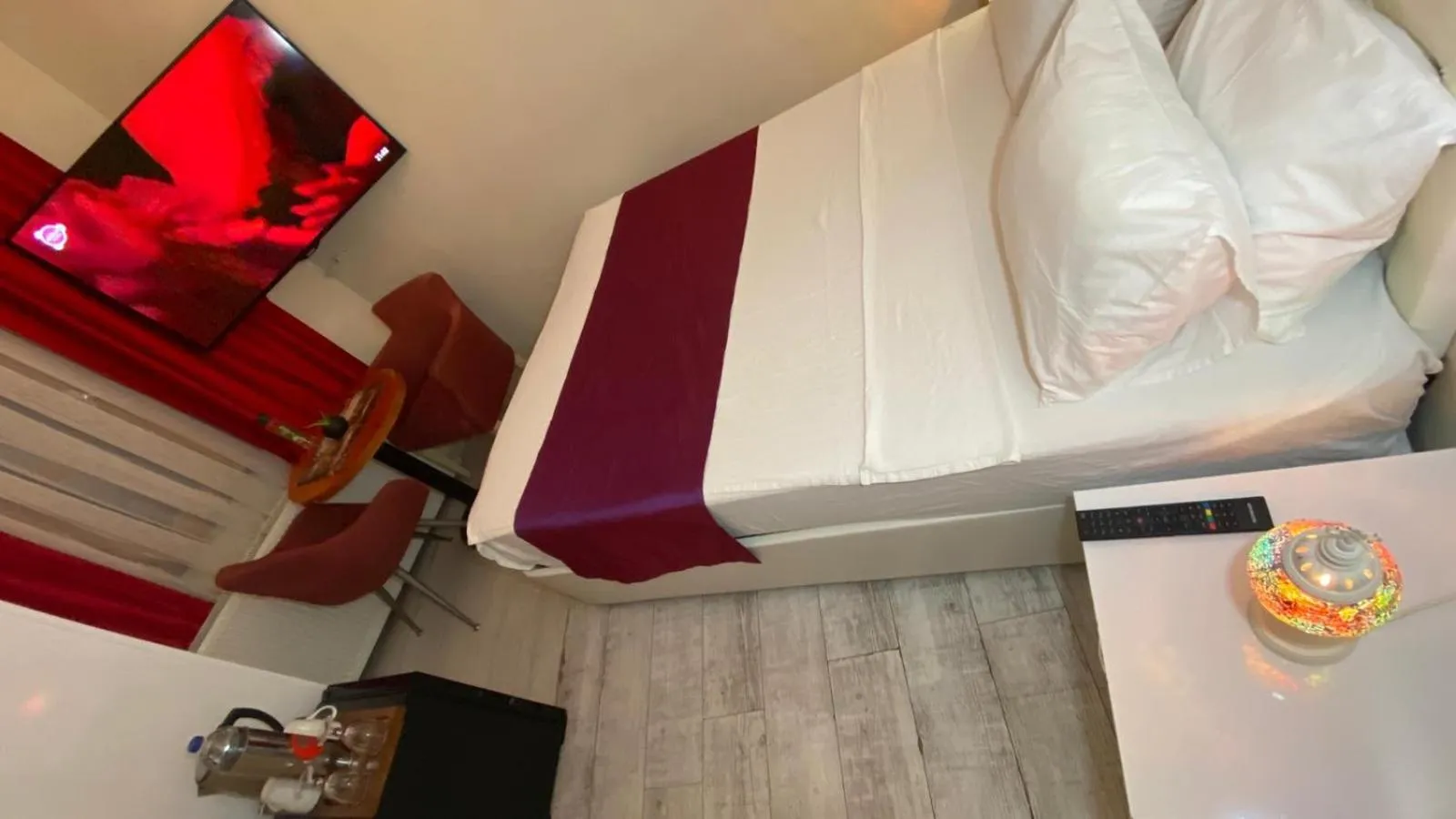 Bedroom, Bed in Chez Bore