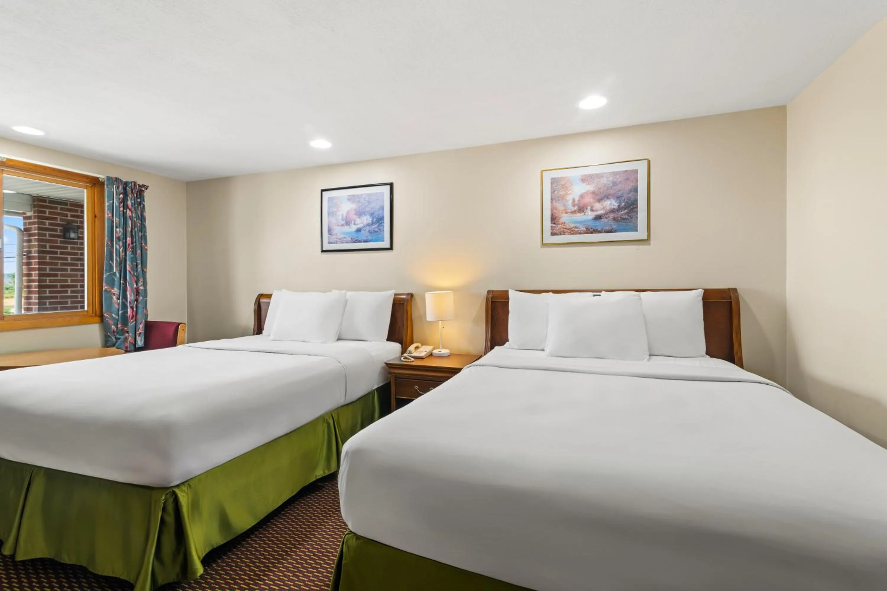 Bed in Americas Best Value Inn Biddeford