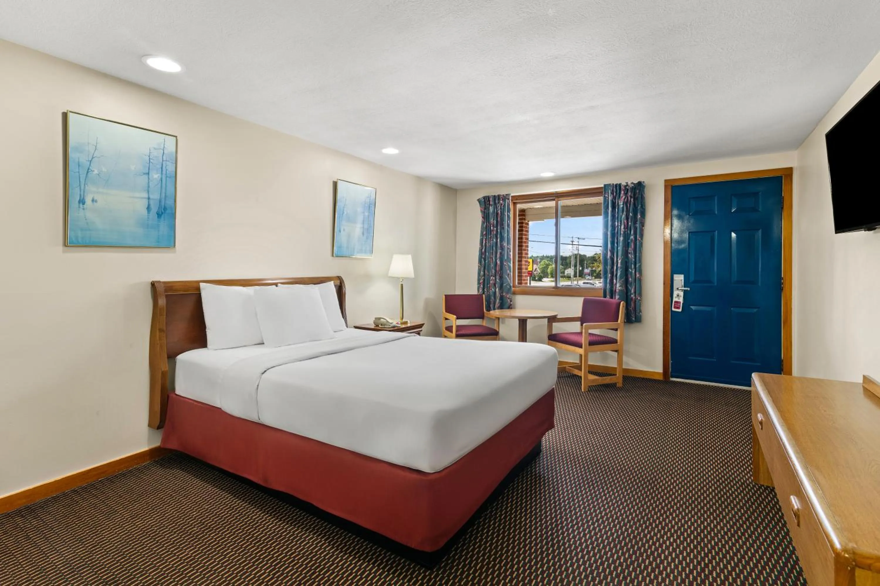 Bed in Americas Best Value Inn Biddeford