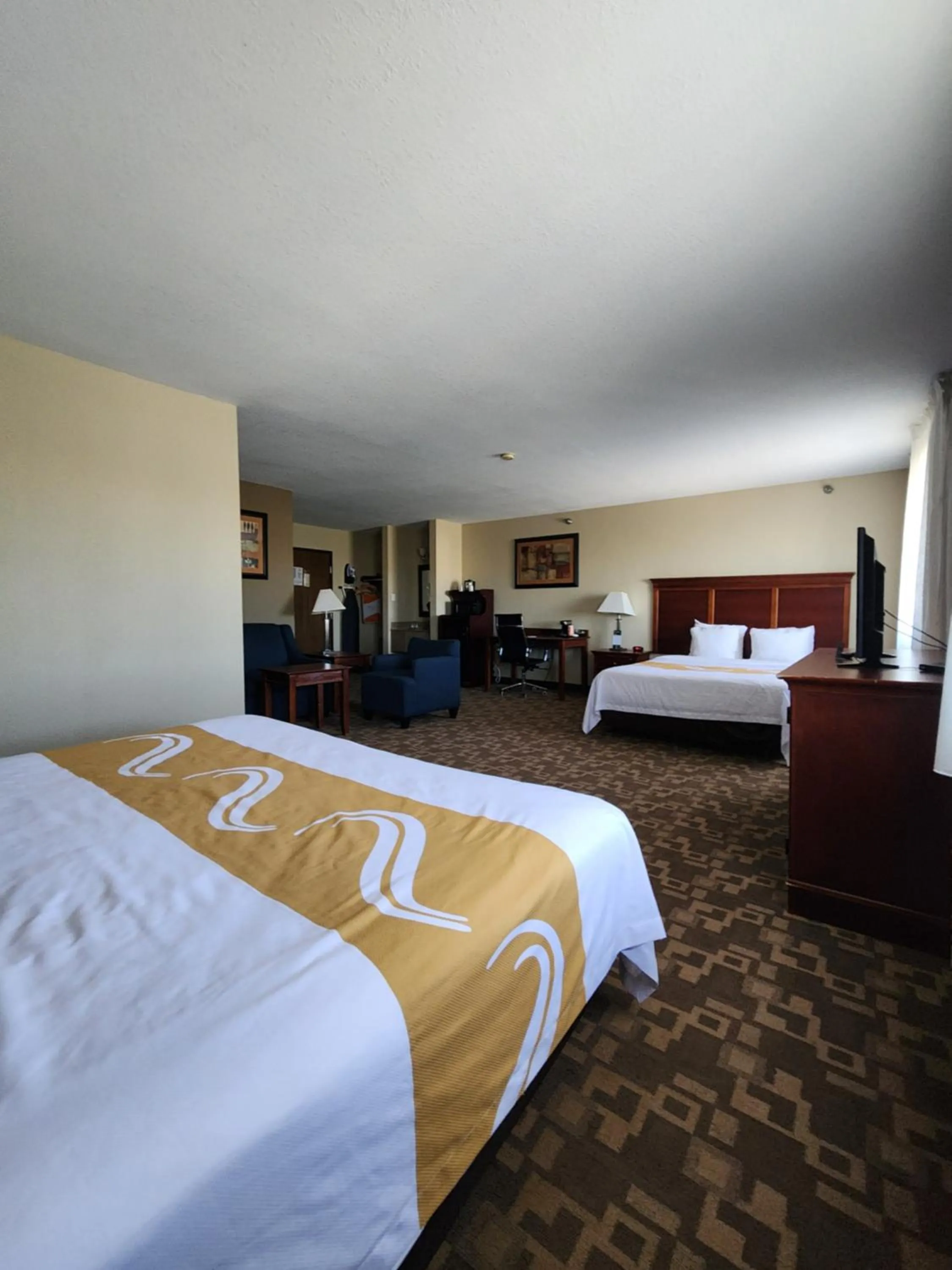 Bedroom, Bed in Quality Inn I-70 at Wanamaker