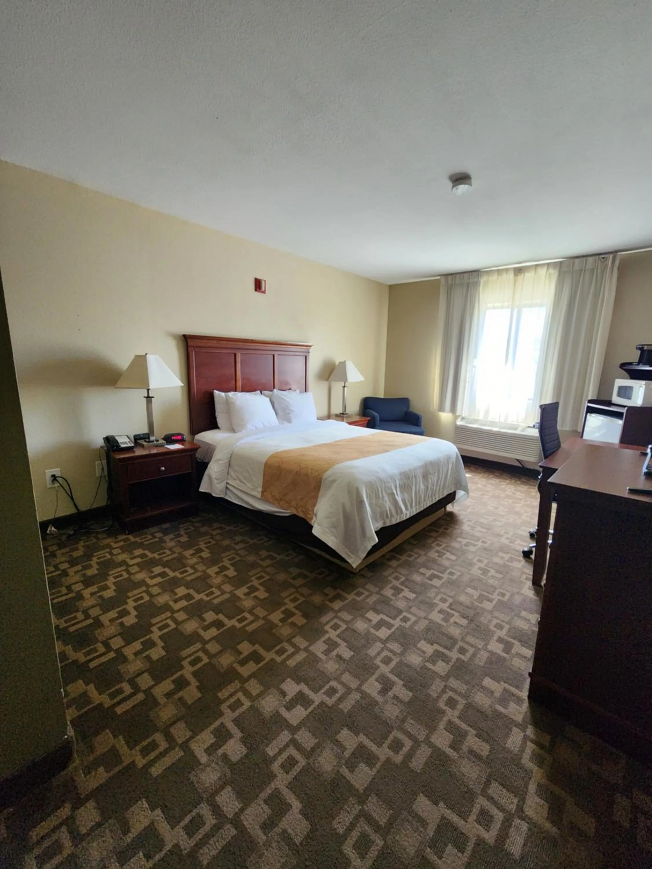 Bedroom, Bed in Quality Inn I-70 at Wanamaker