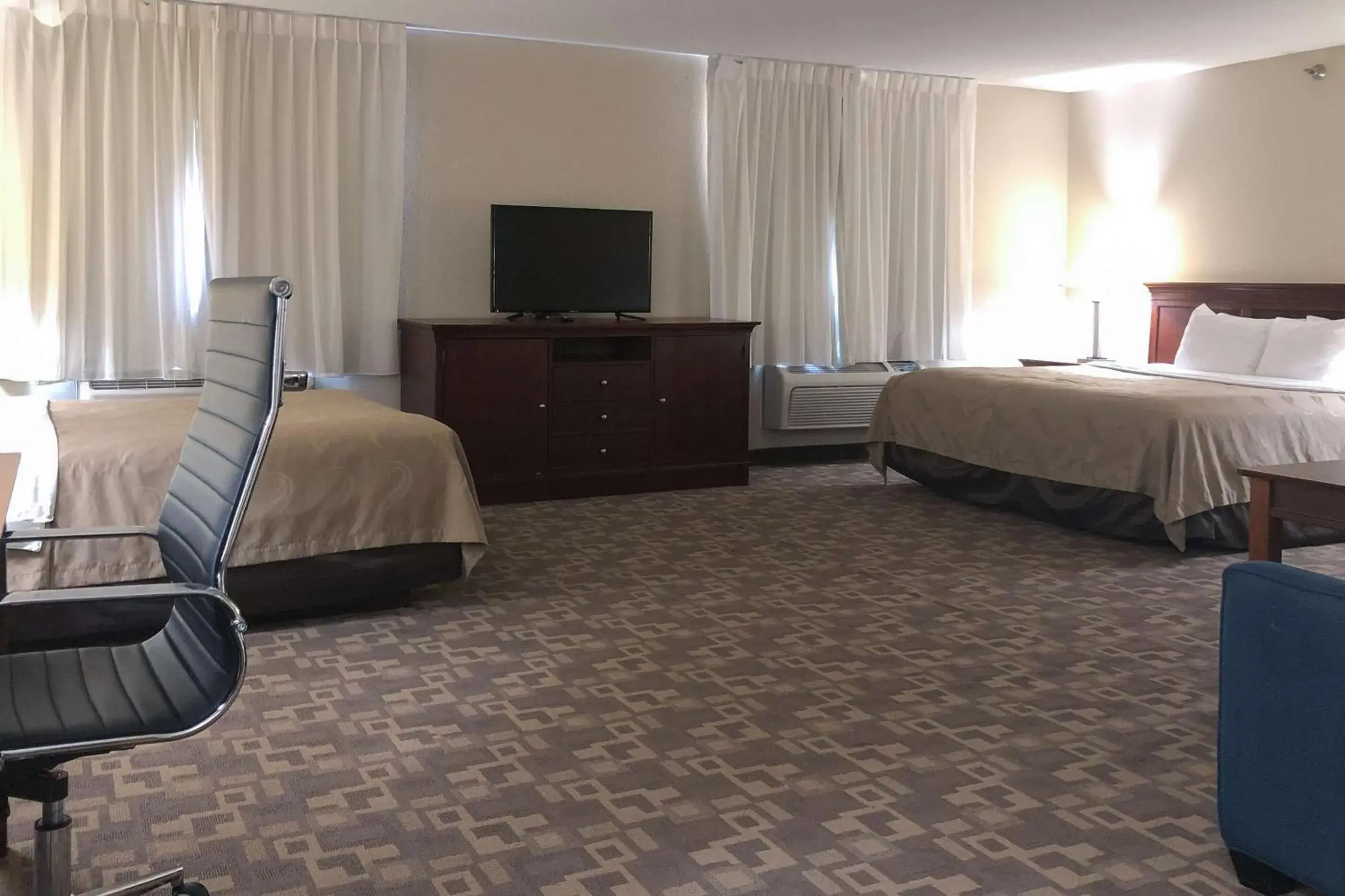 Bedroom, Bed in Quality Inn I-70 at Wanamaker Bedroom, Bed in Quality Inn I-70 at Wanamaker