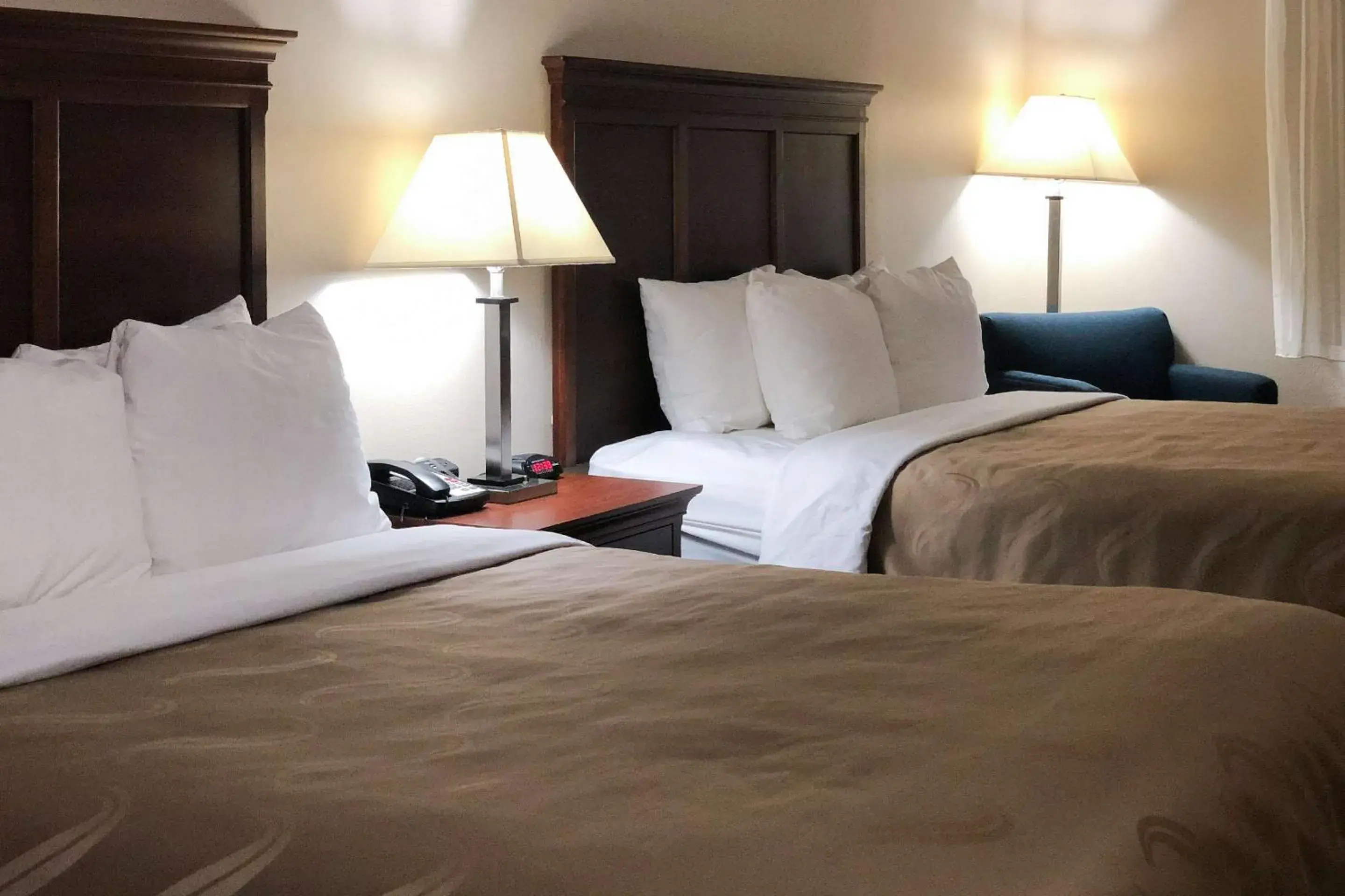 Bedroom, Bed in Quality Inn I-70 at Wanamaker Bedroom, Bed in Quality Inn I-70 at Wanamaker