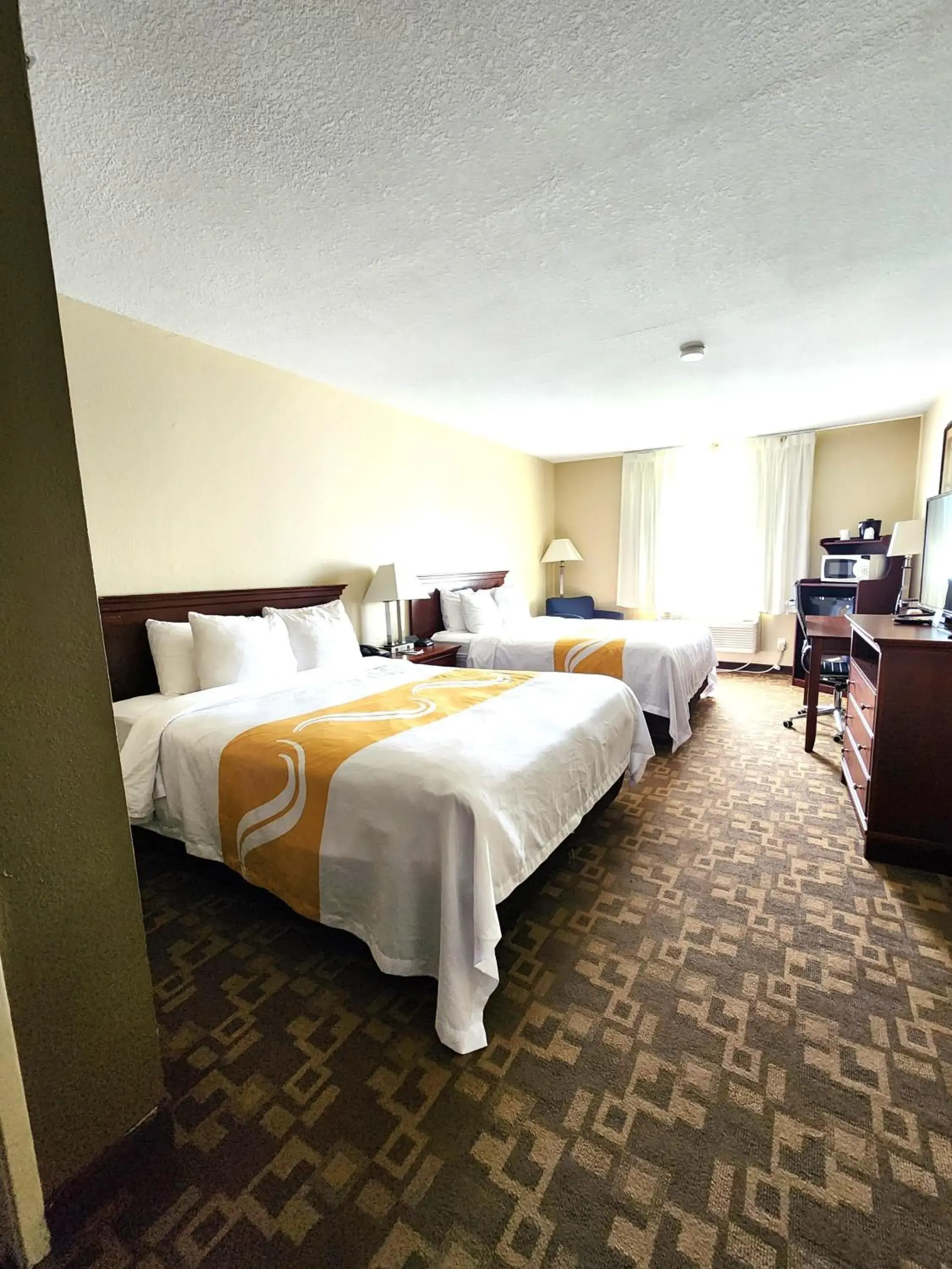 Bedroom, Bed in Quality Inn I-70 at Wanamaker Bedroom, Bed in Quality Inn I-70 at Wanamaker