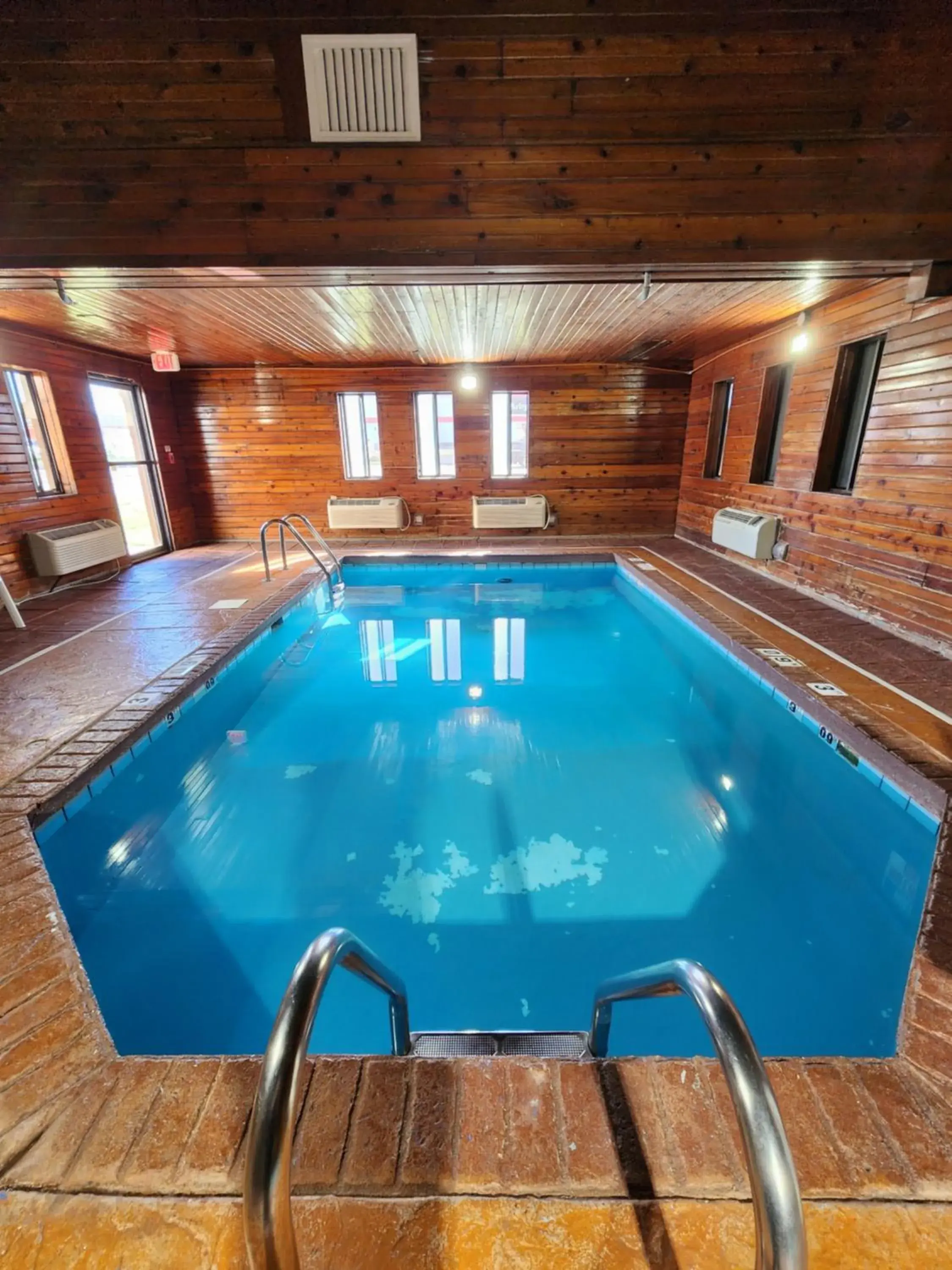 Swimming pool in Quality Inn I-70 at Wanamaker Swimming pool in Quality Inn I-70 at Wanamaker